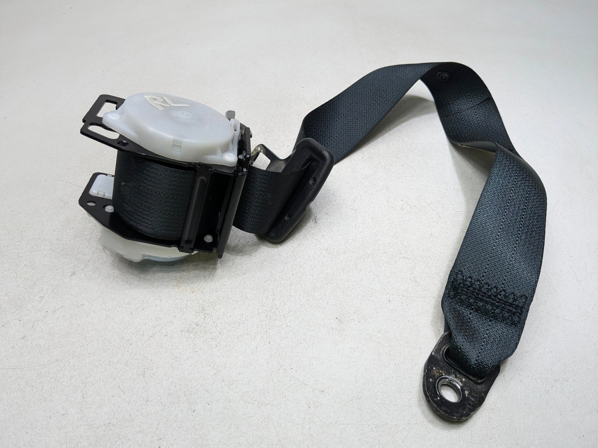 2012 - 2014 HYUNDAI AZERA OEM SEAT BELT RETRACTOR REAR LEFT DRIVER SIDE