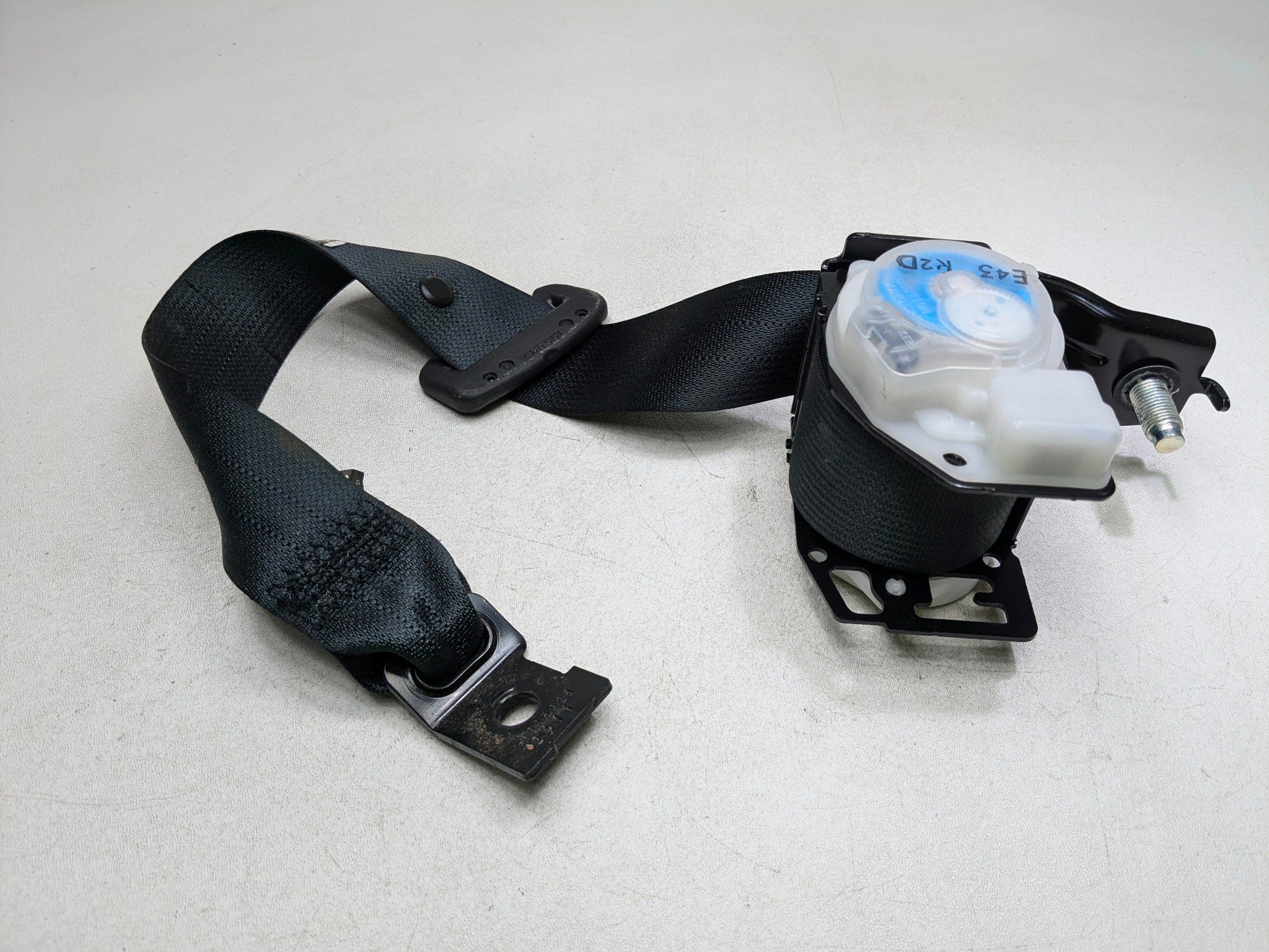 2012 - 2014 HYUNDAI AZERA OEM SEAT BELT RETRACTOR REAR CENTER SIDE