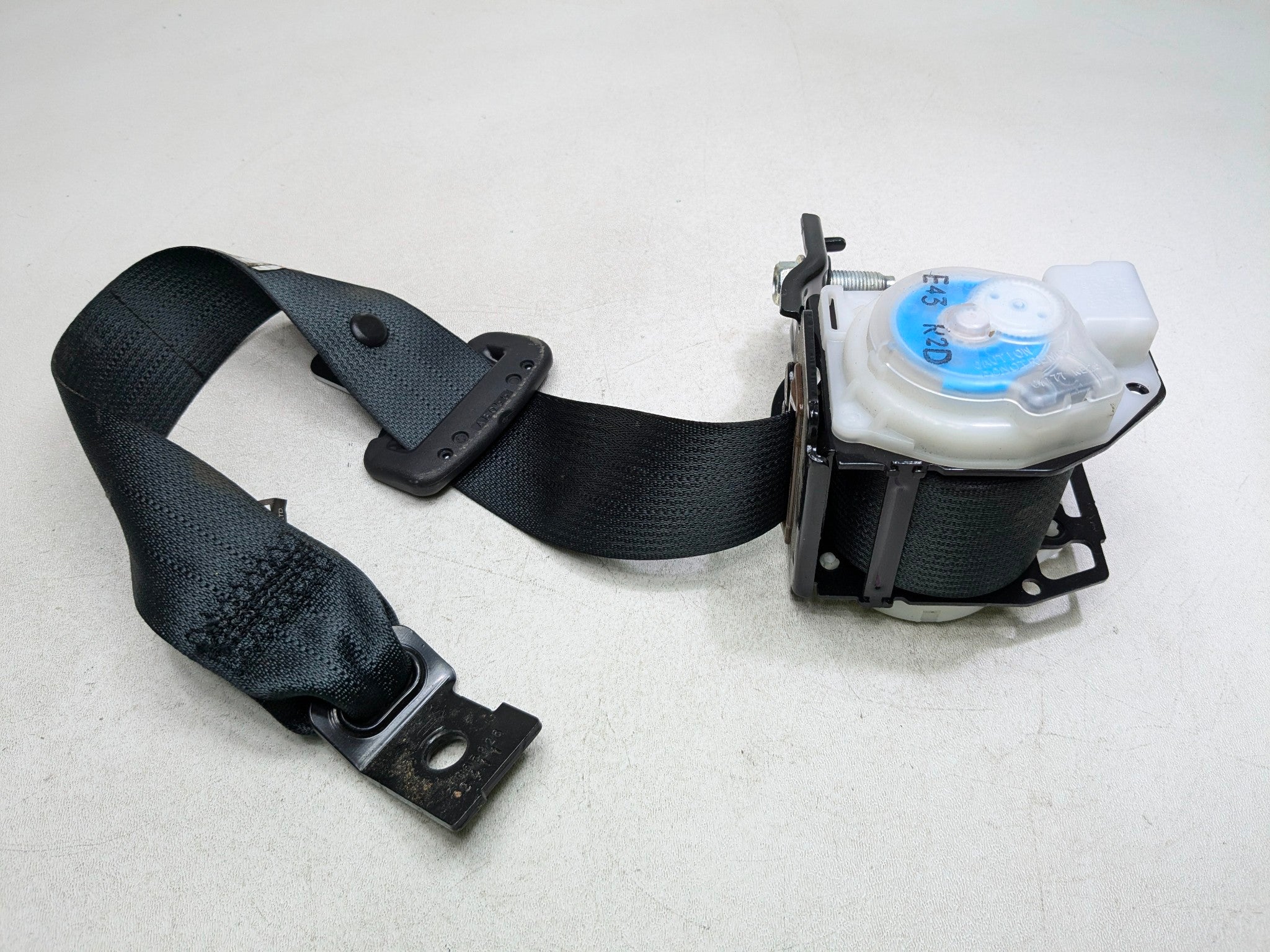 2012 - 2014 HYUNDAI AZERA OEM SEAT BELT RETRACTOR REAR CENTER SIDE