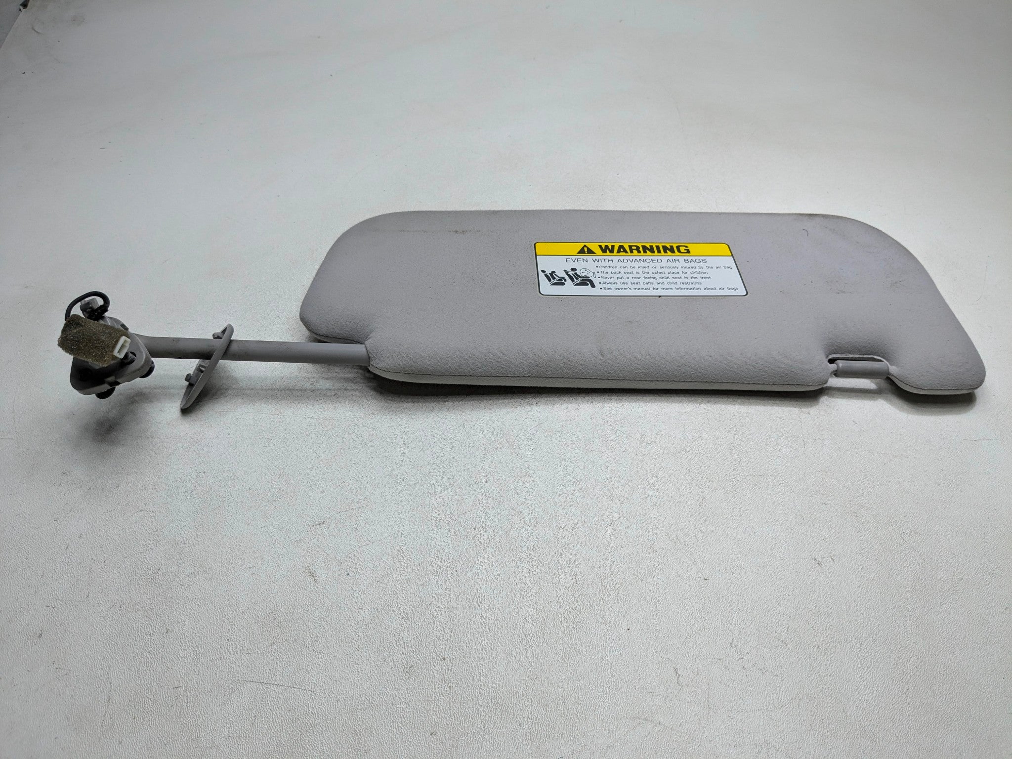 2012 - 2014 HYUNDAI AZERA OEM SUN VISOR INTERIOR UPPER ROOF FRONT LEFT SIDE