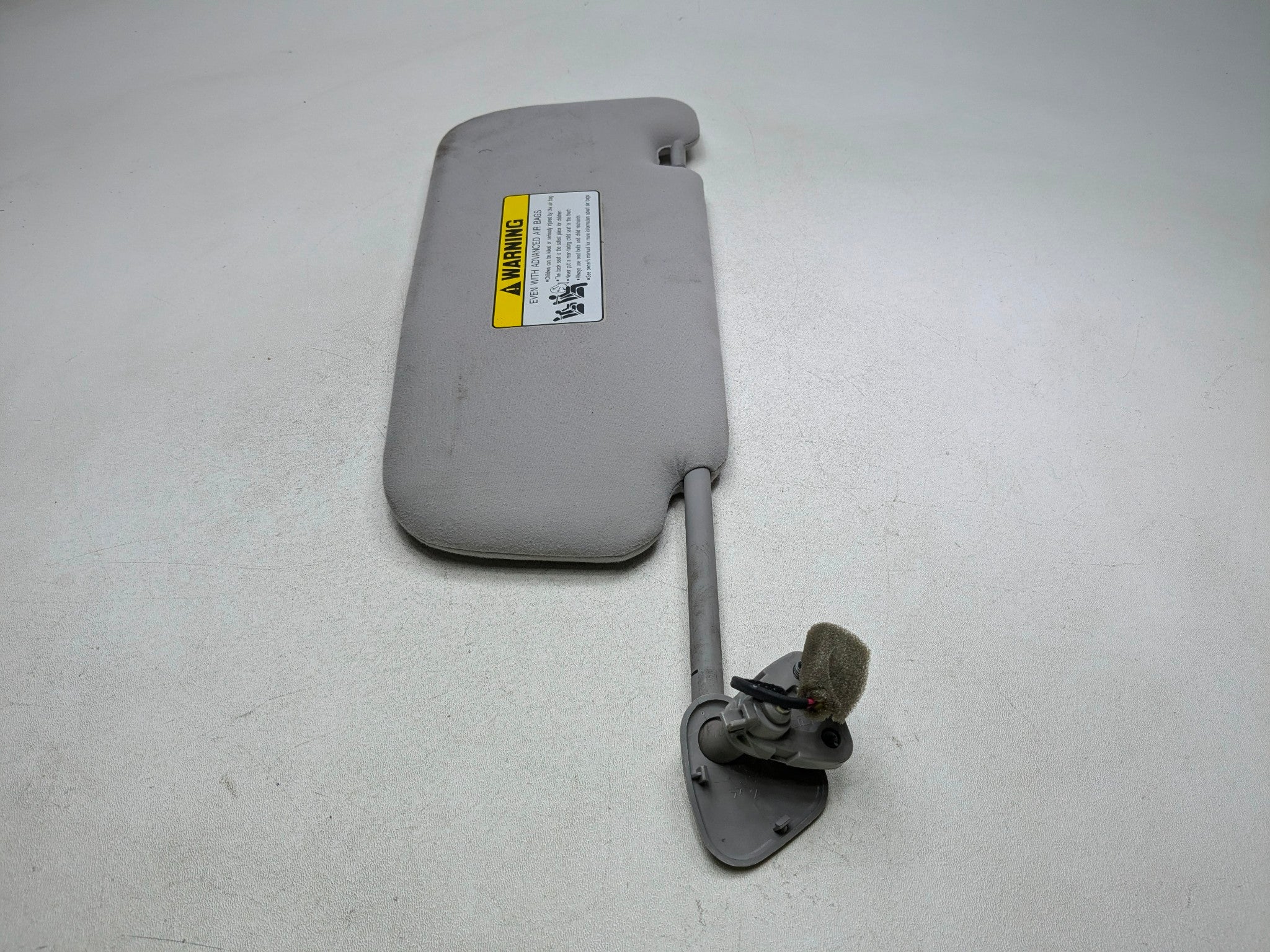 2012 - 2014 HYUNDAI AZERA OEM SUN VISOR INTERIOR UPPER ROOF FRONT LEFT SIDE