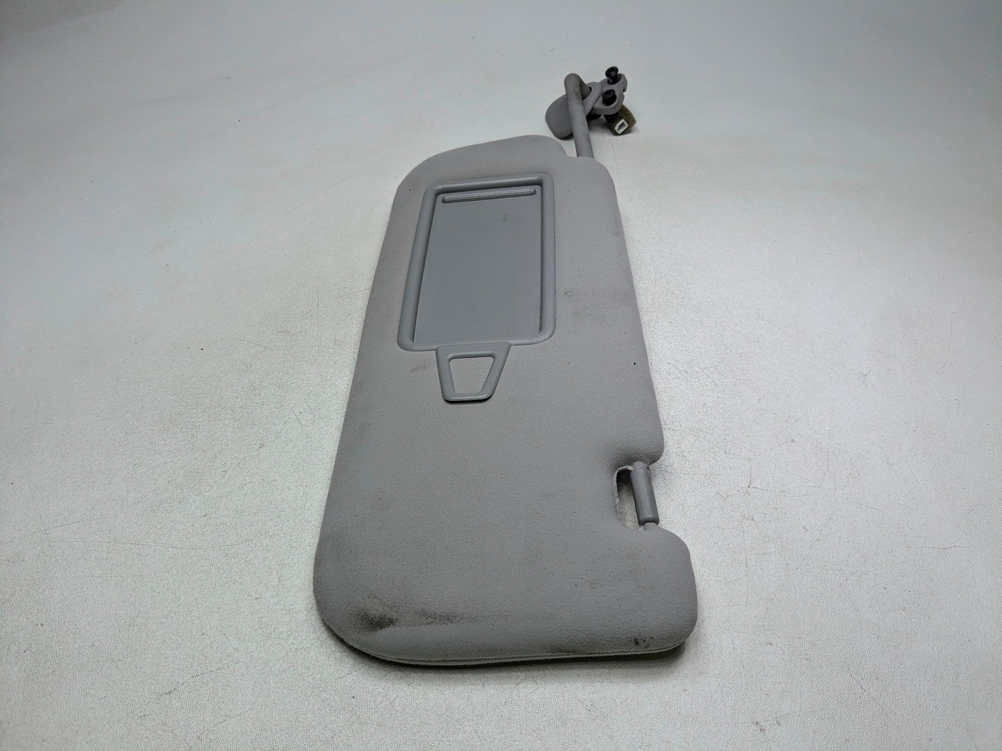 2012 - 2014 HYUNDAI AZERA OEM SUN VISOR INTERIOR UPPER ROOF FRONT LEFT SIDE
