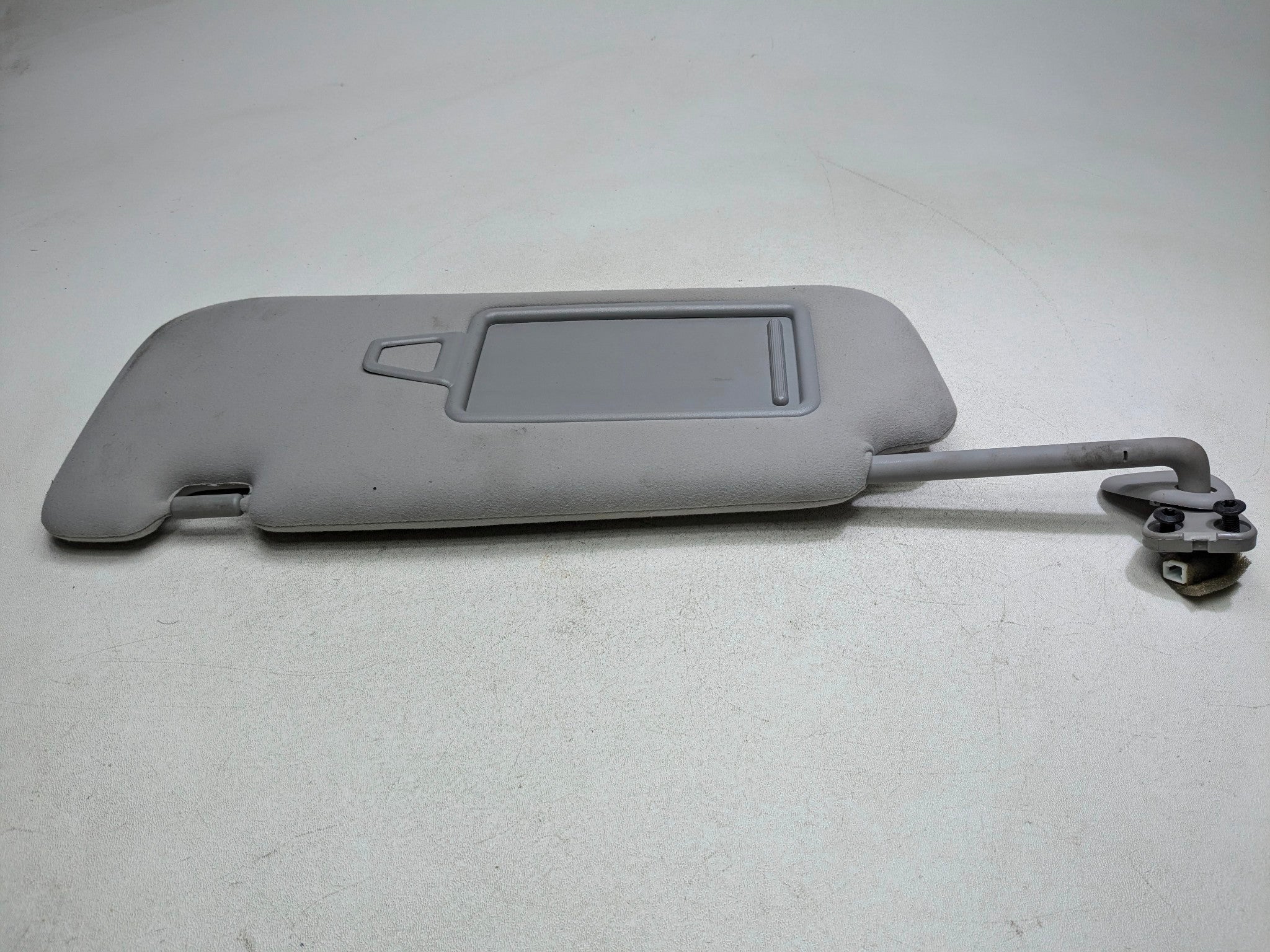 2012 - 2014 HYUNDAI AZERA OEM SUN VISOR INTERIOR UPPER ROOF FRONT LEFT SIDE