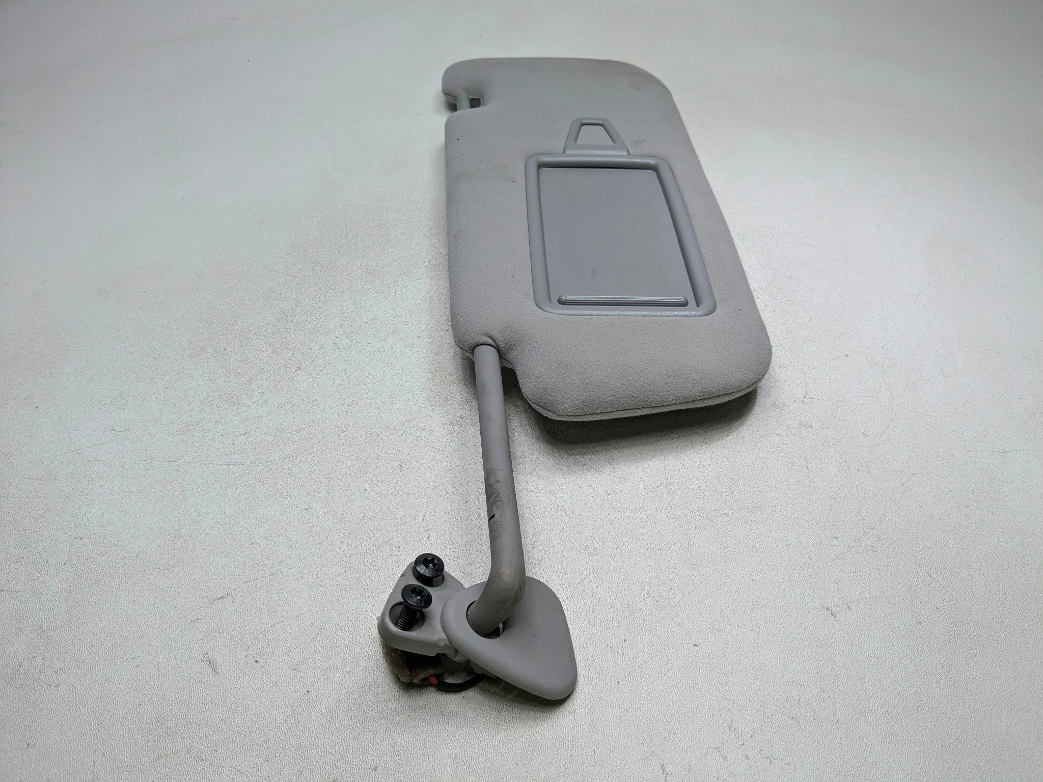2012 - 2014 HYUNDAI AZERA OEM SUN VISOR INTERIOR UPPER ROOF FRONT LEFT SIDE