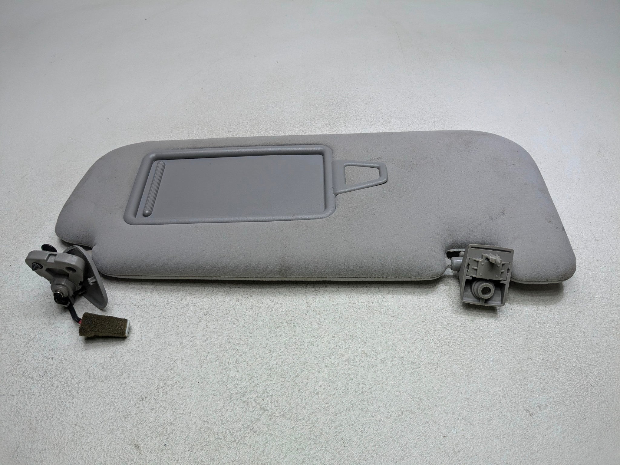 2012 - 2014 HYUNDAI AZERA OEM SUN VISOR INTERIOR UPPER ROOF FRONT RIGHT SIDE