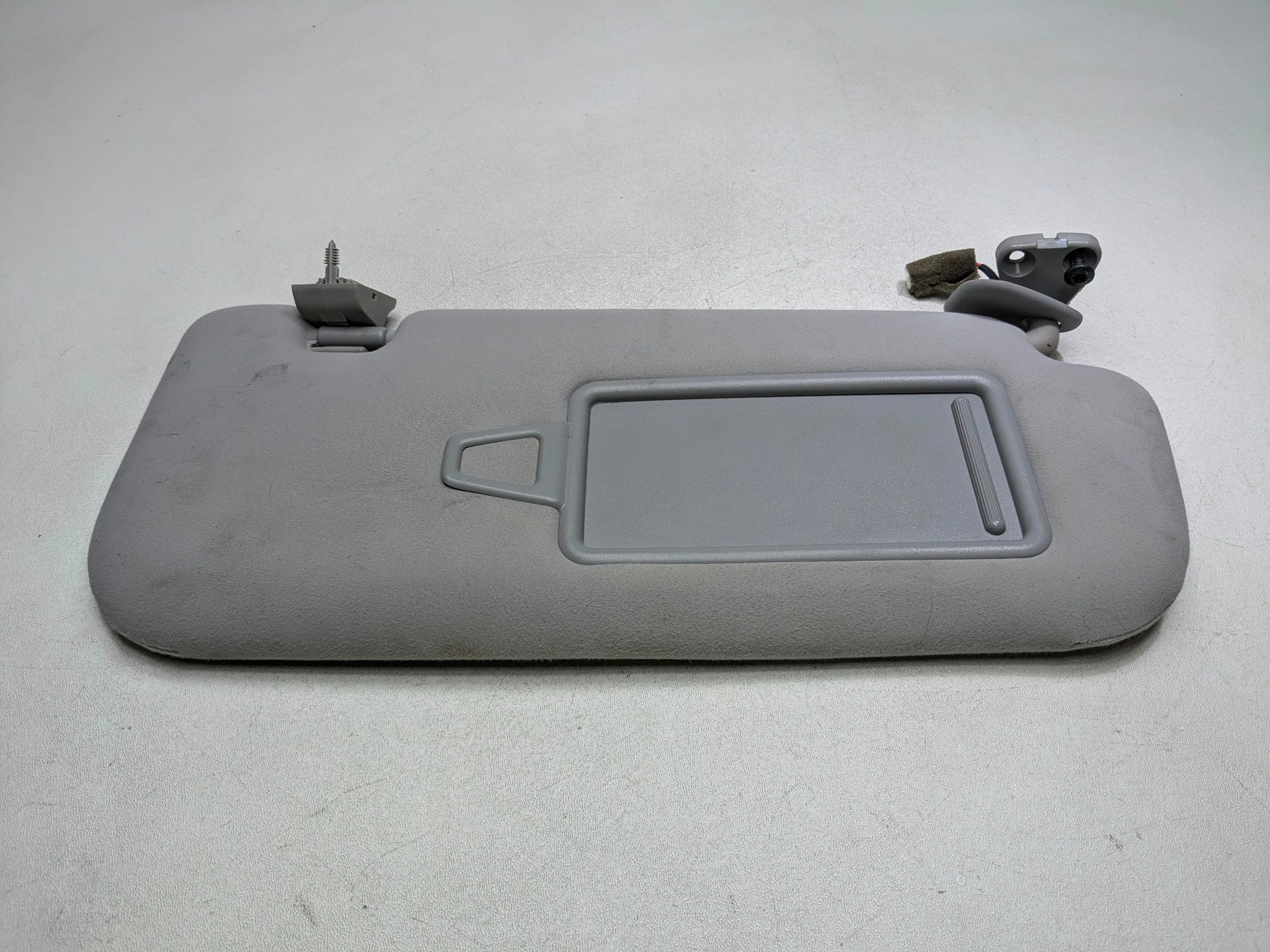 2012 - 2014 HYUNDAI AZERA OEM SUN VISOR INTERIOR UPPER ROOF FRONT RIGHT SIDE