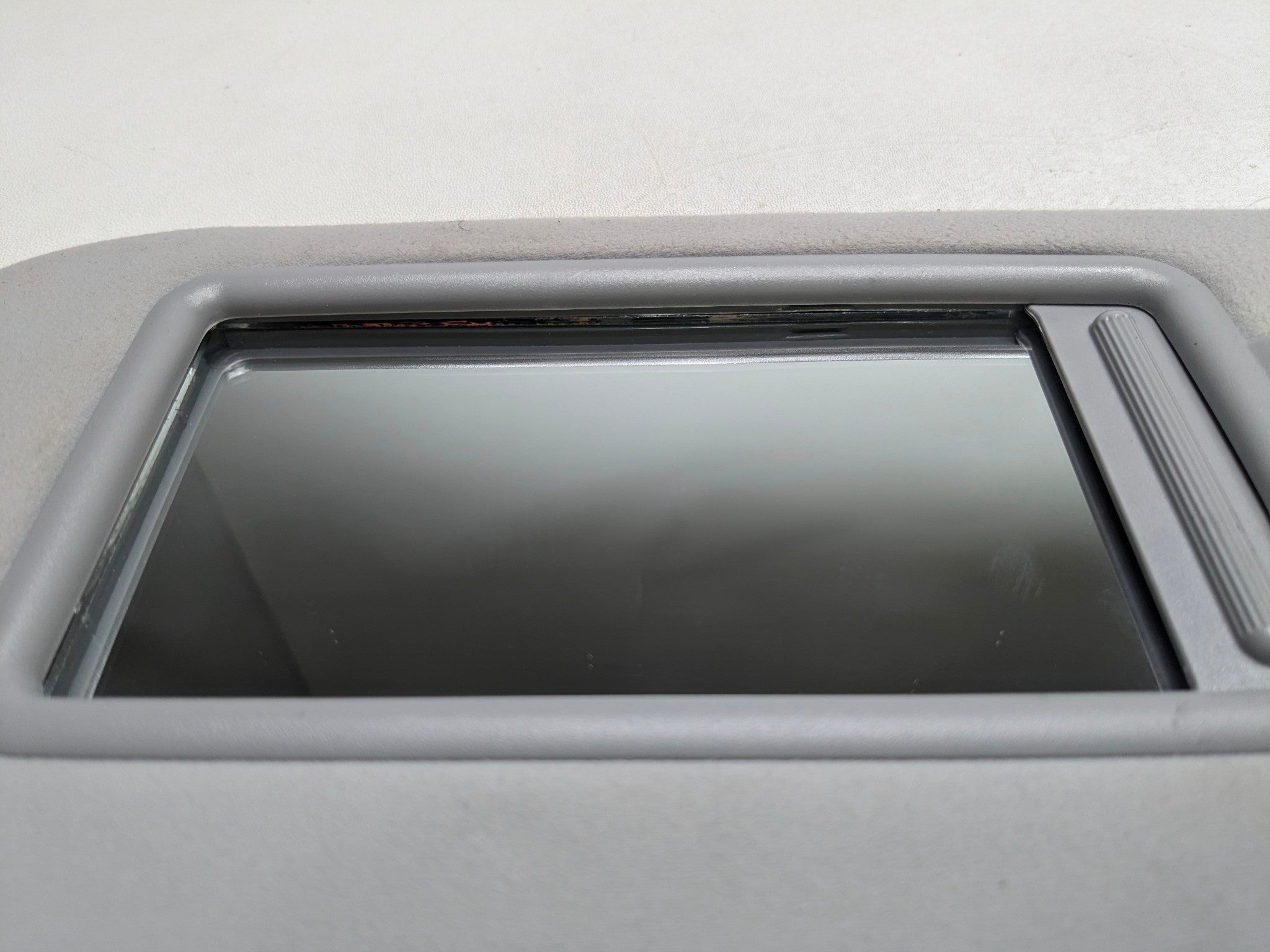 2012 - 2014 HYUNDAI AZERA OEM SUN VISOR INTERIOR UPPER ROOF FRONT RIGHT SIDE