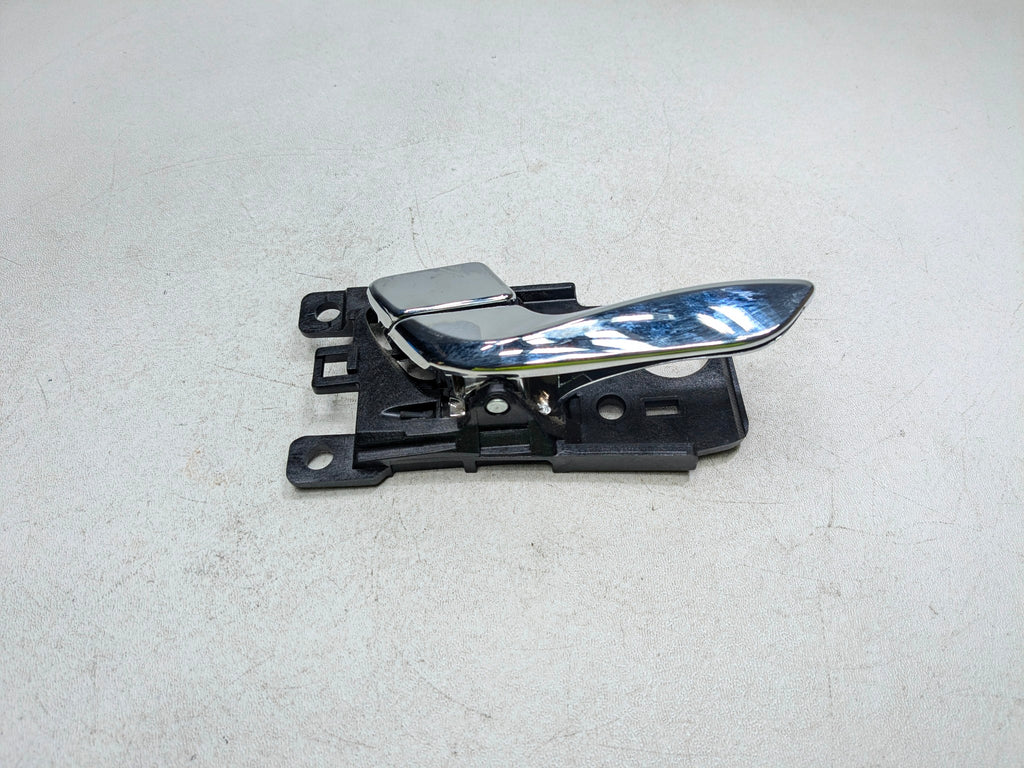 2012 - 2014 HYUNDAI AZERA OEM INTERIOR DOOR HANDLE REAR LEFT DRIVER SIDE