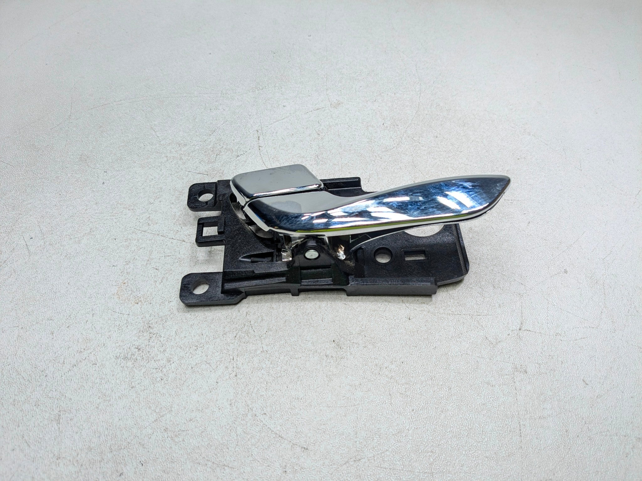 2012 - 2014 HYUNDAI AZERA OEM INTERIOR DOOR HANDLE REAR LEFT DRIVER SIDE