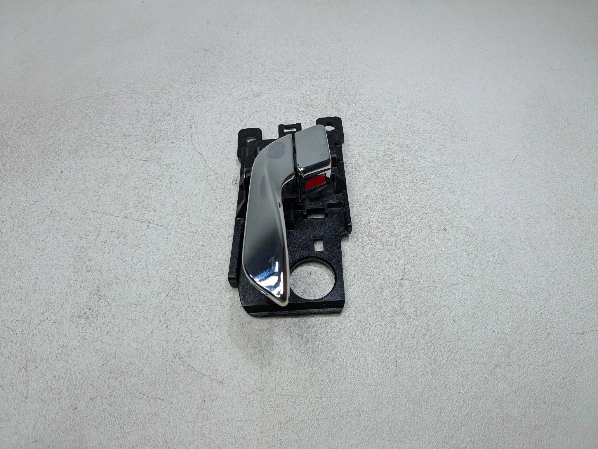 2012 - 2014 HYUNDAI AZERA OEM INTERIOR DOOR HANDLE REAR LEFT DRIVER SIDE