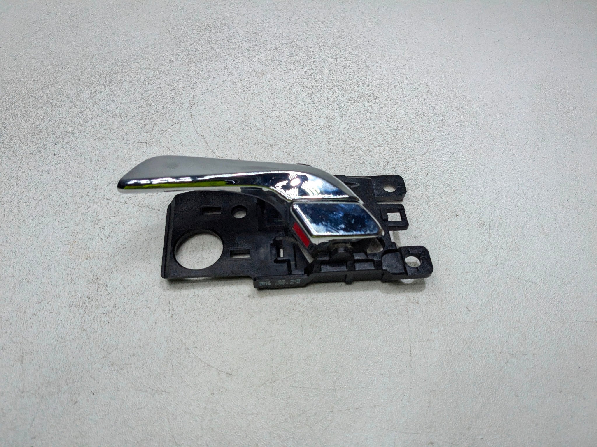 2012 - 2014 HYUNDAI AZERA OEM INTERIOR DOOR HANDLE REAR LEFT DRIVER SIDE