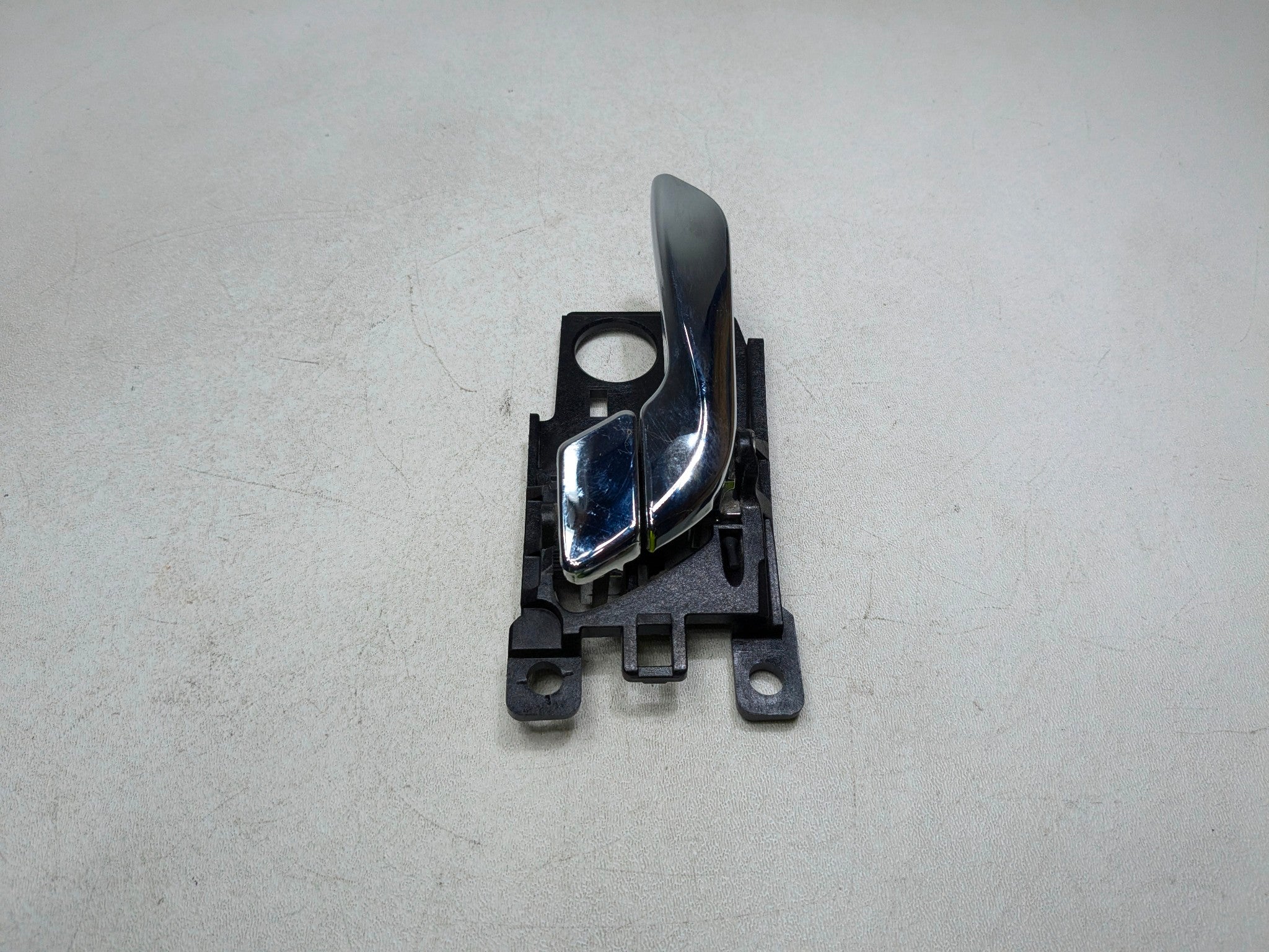 2012 - 2014 HYUNDAI AZERA OEM INTERIOR DOOR HANDLE REAR LEFT DRIVER SIDE