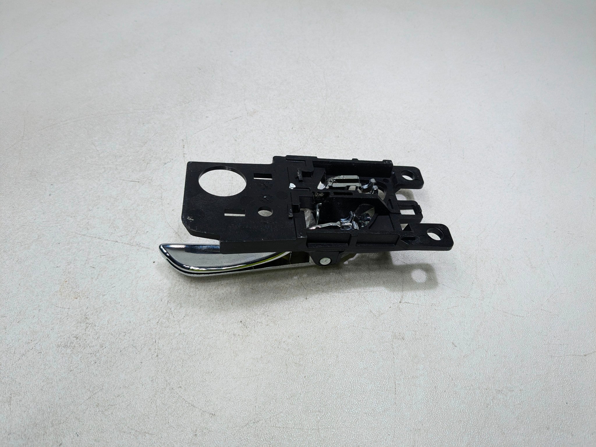 2012 - 2014 HYUNDAI AZERA OEM INTERIOR DOOR HANDLE REAR LEFT DRIVER SIDE
