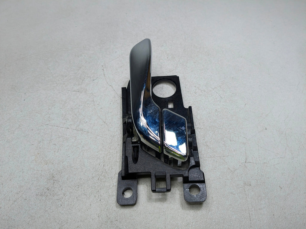 2012 - 2014 HYUNDAI AZERA OEM INTERIOR DOOR HANDLE FRONT RIGHT PASSENGER SIDE