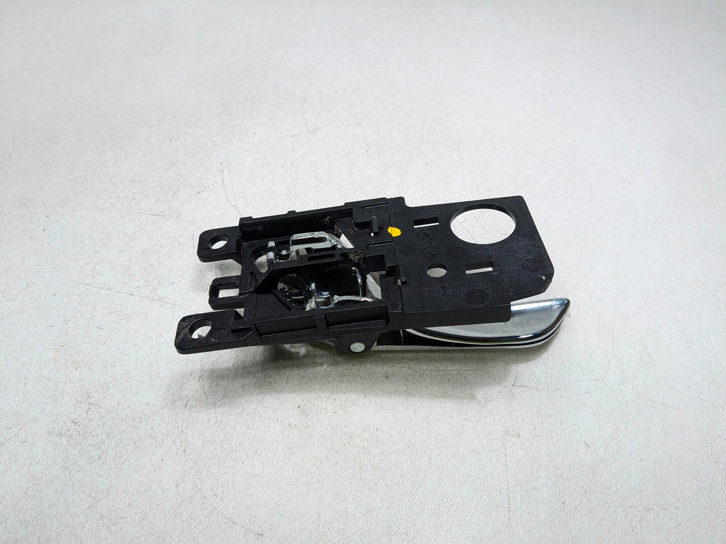 2012 - 2014 HYUNDAI AZERA OEM INTERIOR DOOR HANDLE FRONT RIGHT PASSENGER SIDE