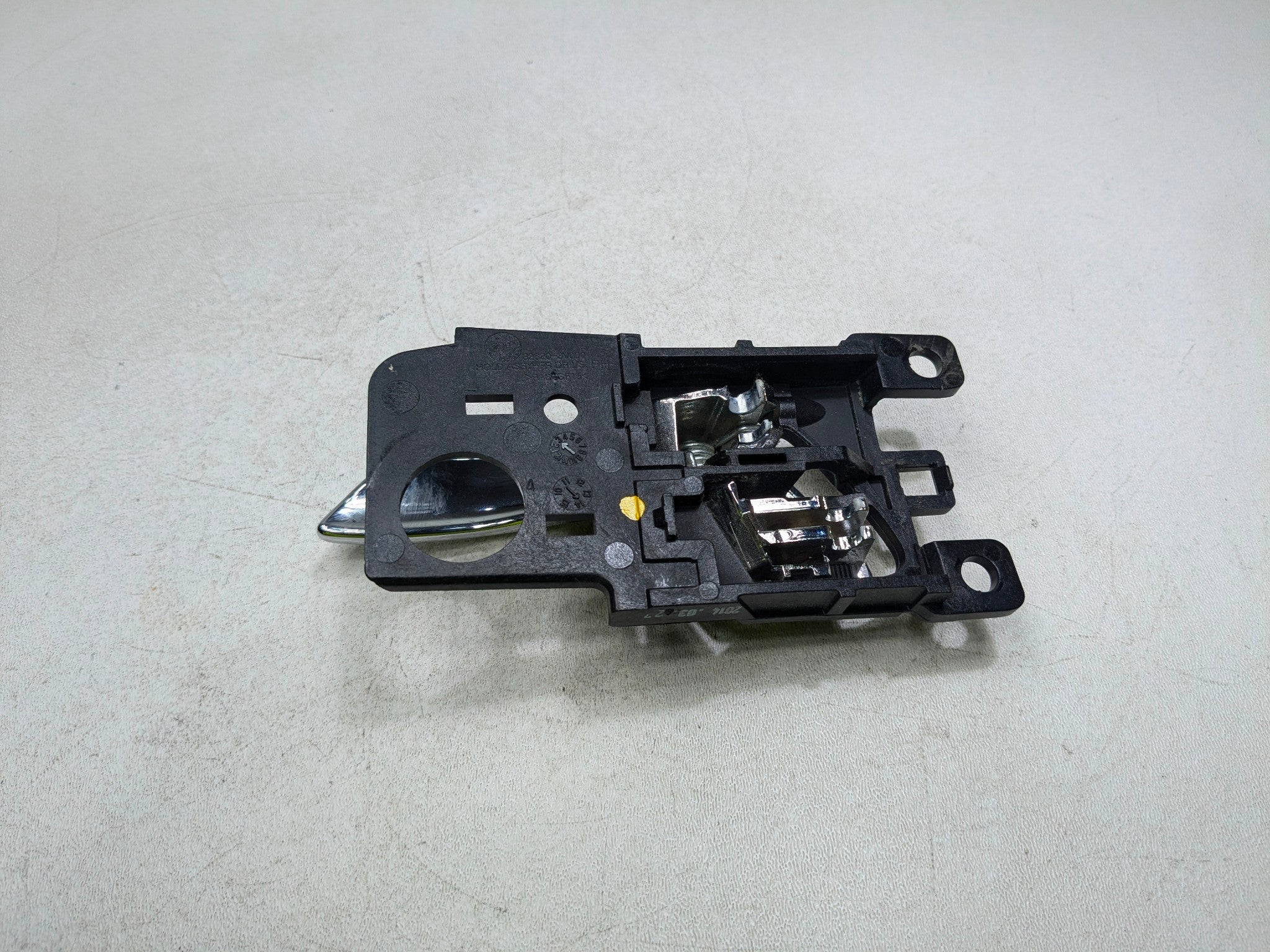 2012 - 2014 HYUNDAI AZERA OEM INTERIOR DOOR HANDLE FRONT RIGHT PASSENGER SIDE