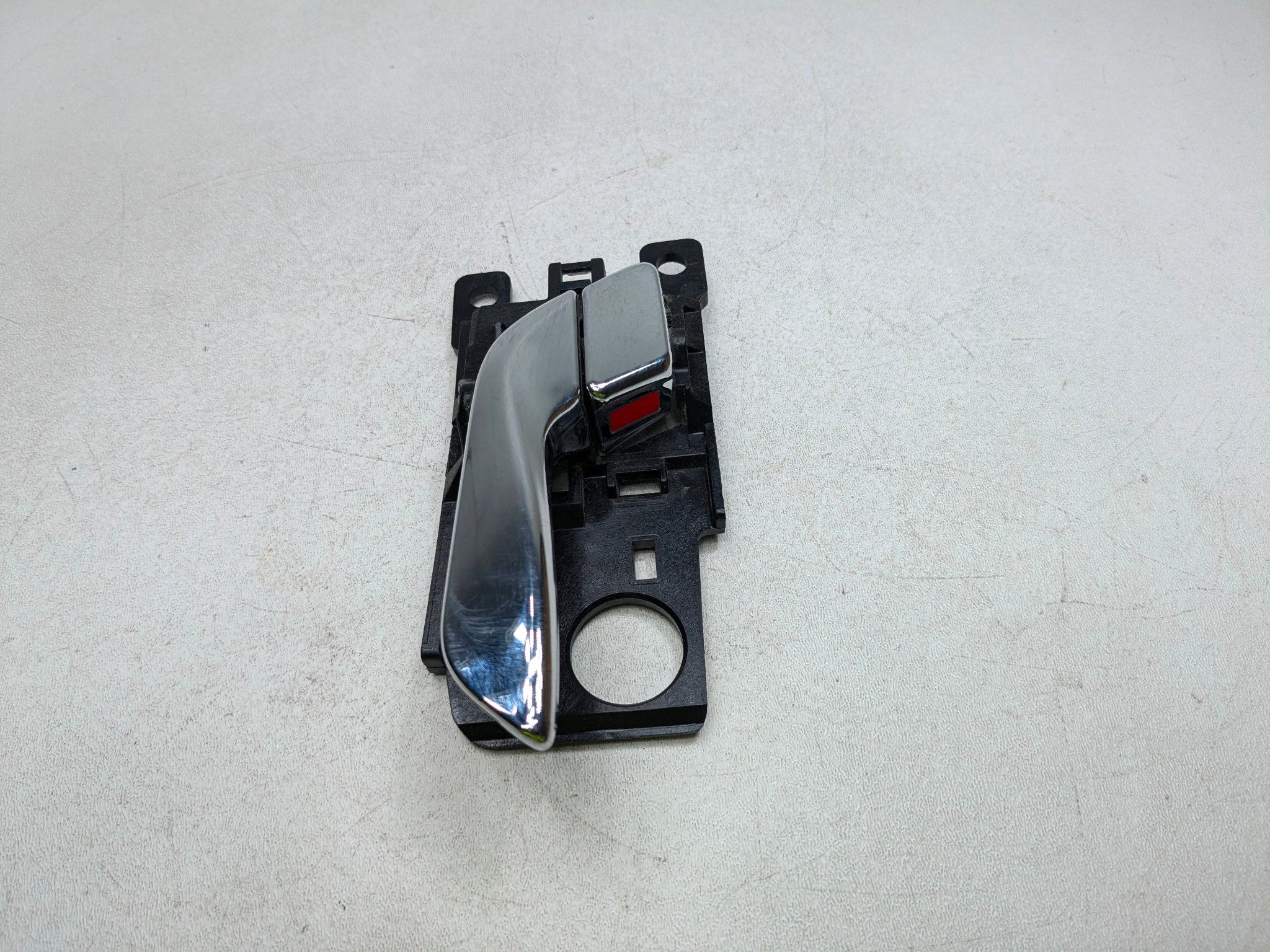 2012 - 2014 HYUNDAI AZERA OEM INTERIOR DOOR HANDLE FRONT LEFT DRIVER SIDE