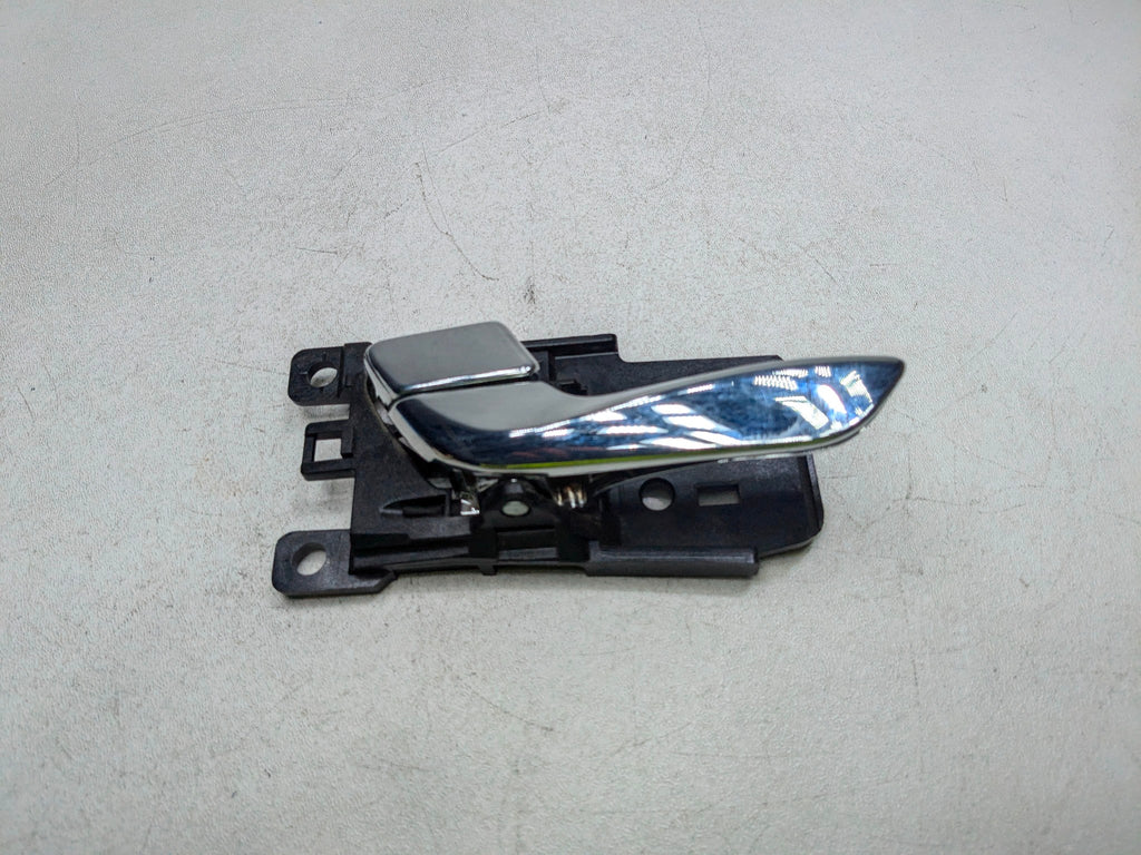 2012 - 2014 HYUNDAI AZERA OEM INTERIOR DOOR HANDLE FRONT LEFT DRIVER SIDE