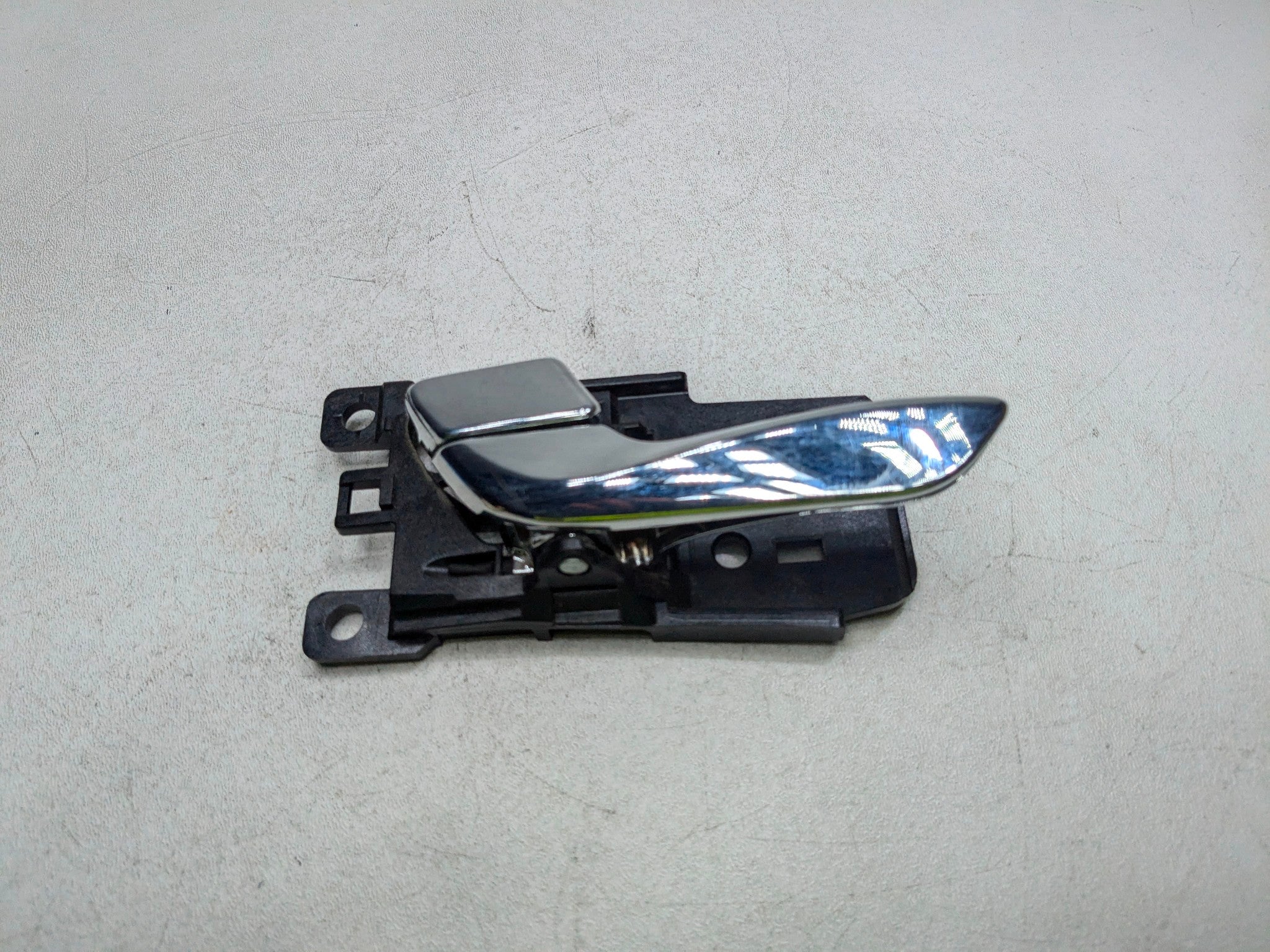 2012 - 2014 HYUNDAI AZERA OEM INTERIOR DOOR HANDLE FRONT LEFT DRIVER SIDE