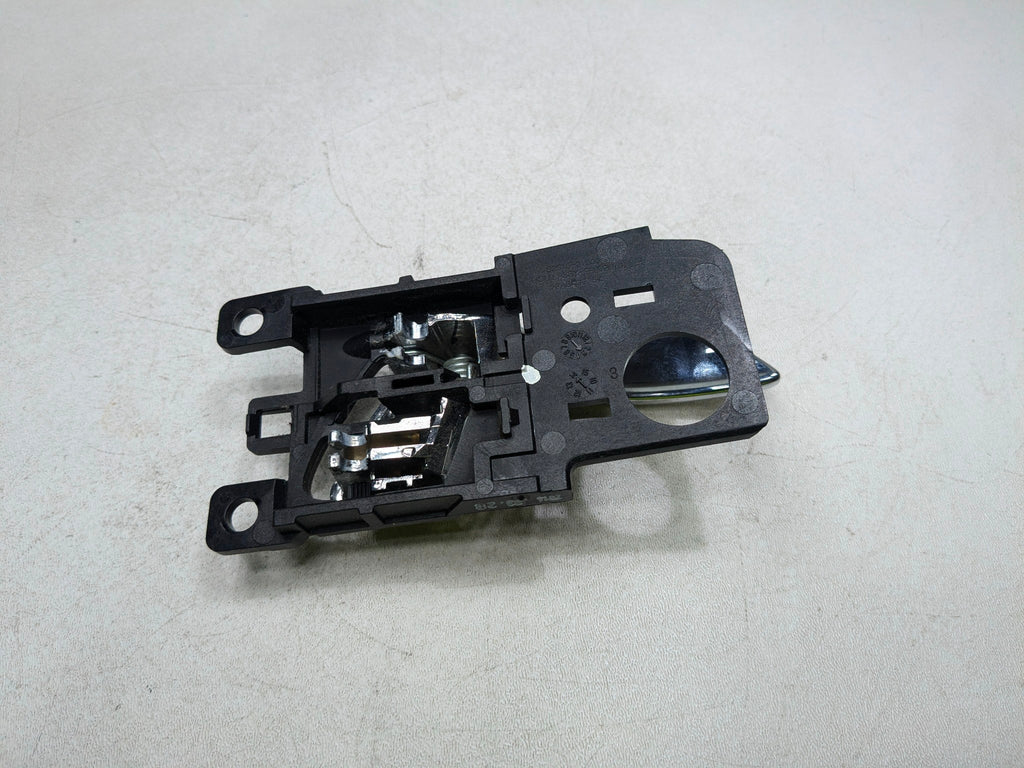 2012 - 2014 HYUNDAI AZERA OEM INTERIOR DOOR HANDLE FRONT LEFT DRIVER SIDE