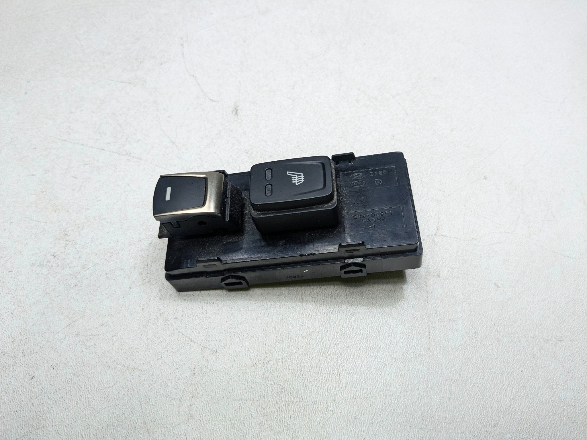 2012 - 2014 HYUNDAI AZERA OEM DOOR CONTROL SWITCH REAR LEFT DRIVER SIDE