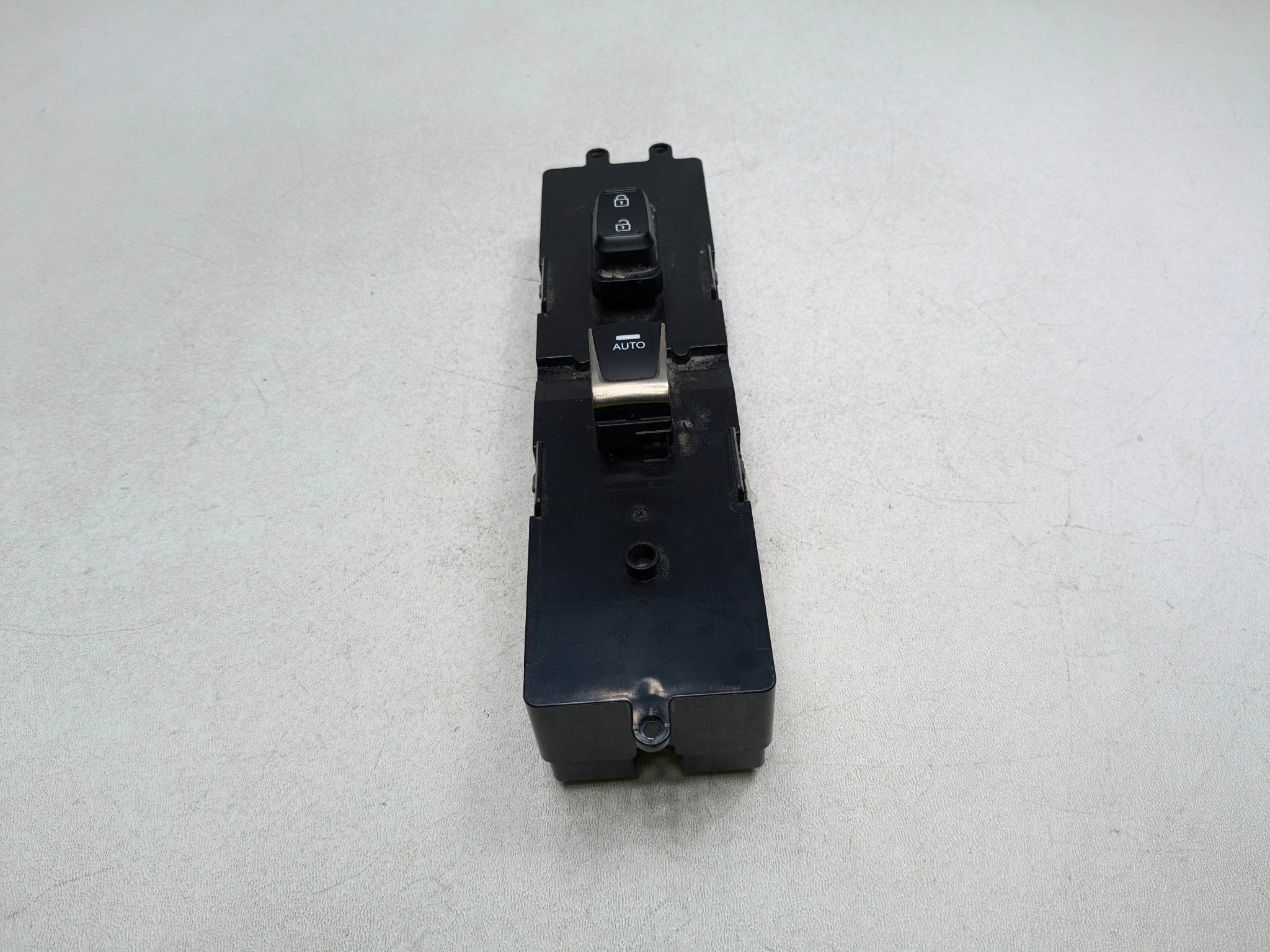 2012 - 2014 HYUNDAI AZERA OEM DOOR WINDOW SWITCH ASSEMBLY FRONT RIGHT SIDE