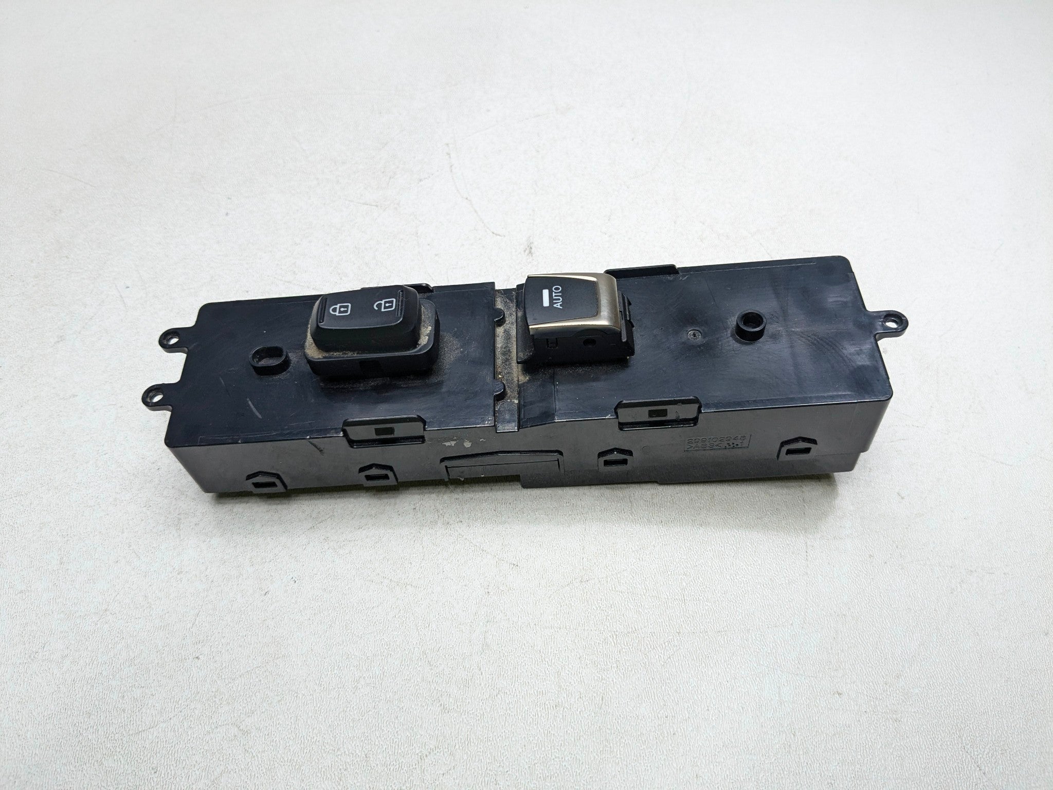 2012 - 2014 HYUNDAI AZERA OEM DOOR WINDOW SWITCH ASSEMBLY FRONT RIGHT SIDE