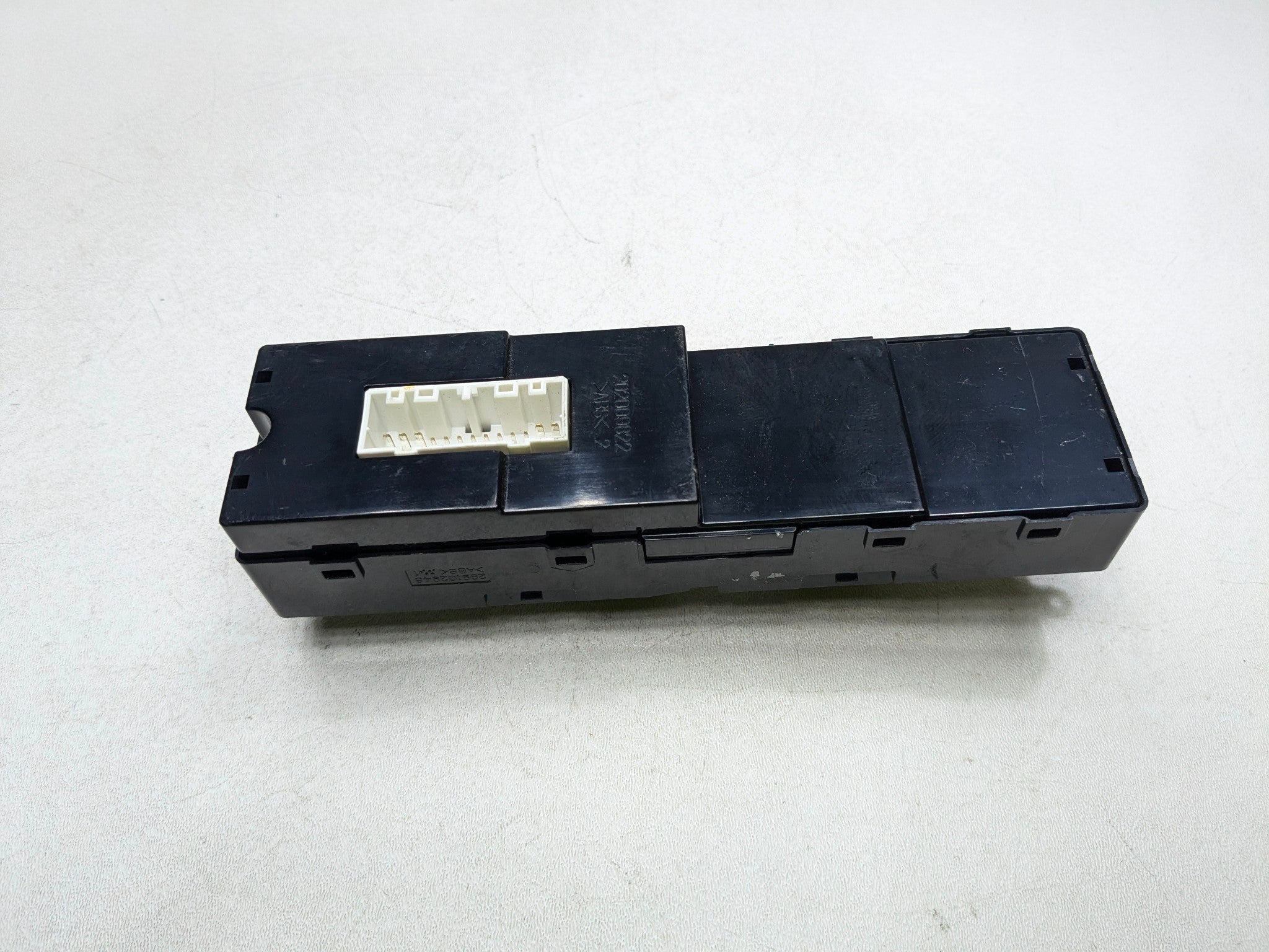 2012 - 2014 HYUNDAI AZERA OEM DOOR WINDOW SWITCH ASSEMBLY FRONT RIGHT SIDE