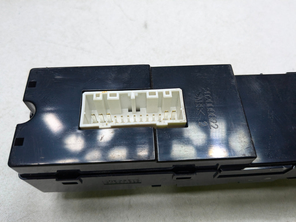 2012 - 2014 HYUNDAI AZERA OEM DOOR WINDOW SWITCH ASSEMBLY FRONT RIGHT SIDE