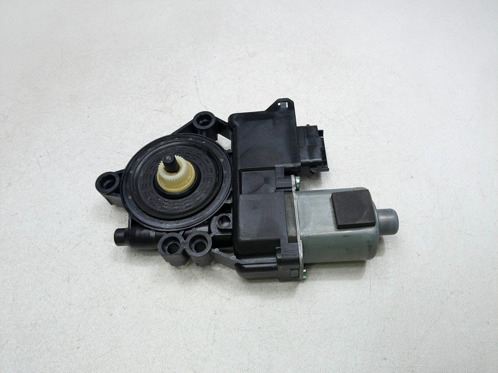 2012 - 2014 HYUNDAI AZERA OEM POWER WINDOW MOTOR FRONT RIGHT PASSENGER SIDE