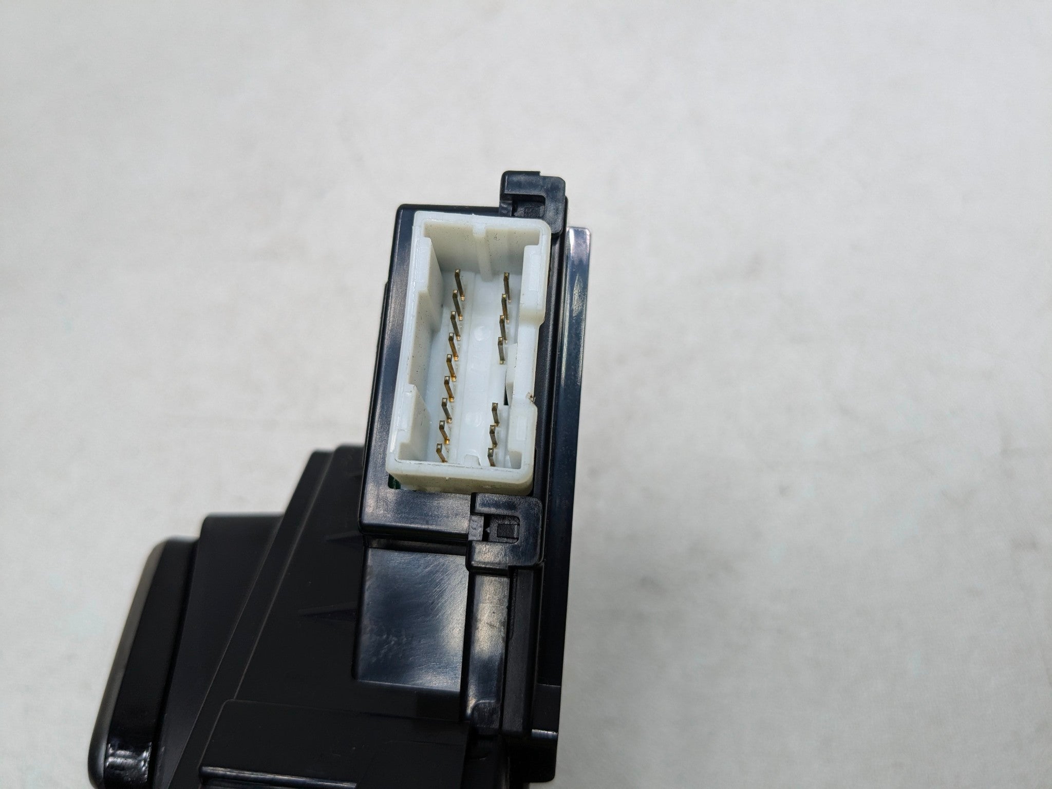 2012 - 2014 HYUNDAI AZERA OEM SEAT ADJUSTMENT SWITCH FRONT LEFT DOOR MOUNT