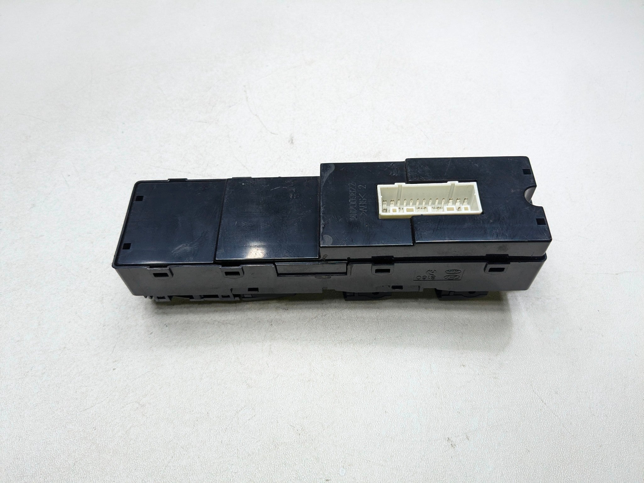 2012 - 2014 HYUNDAI AZERA OEM DOOR WINDOW SWITCH ASSEMBLY FRONT LEFT DRIVER SIDE