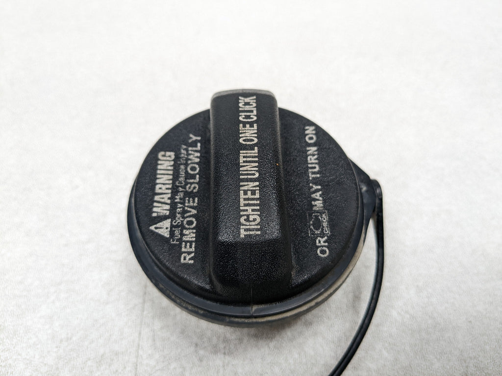 2012 - 2014 HYUNDAI AZERA OEM FUEL GAS TANK FILLER NECK COVER CAP