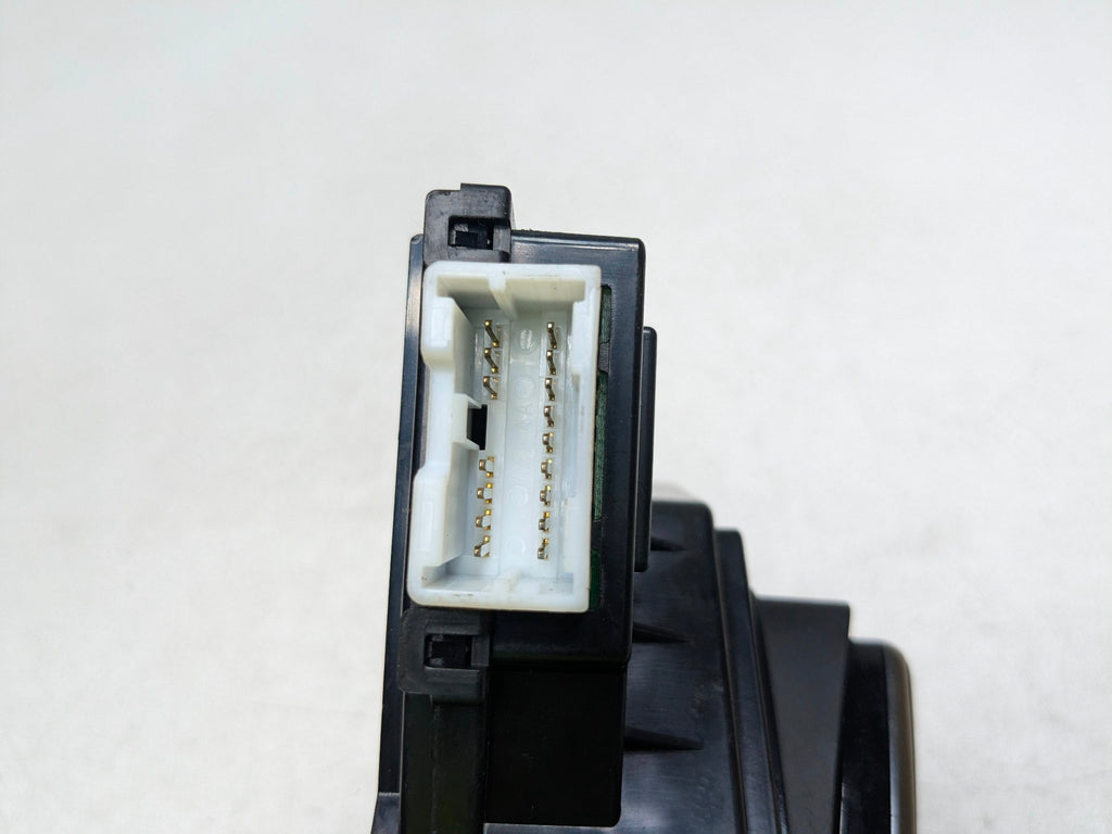 2012 - 2014 HYUNDAI AZERA OEM SEAT ADJUSTMENT SWITCH FRONT RIGHT DOOR MOUNT