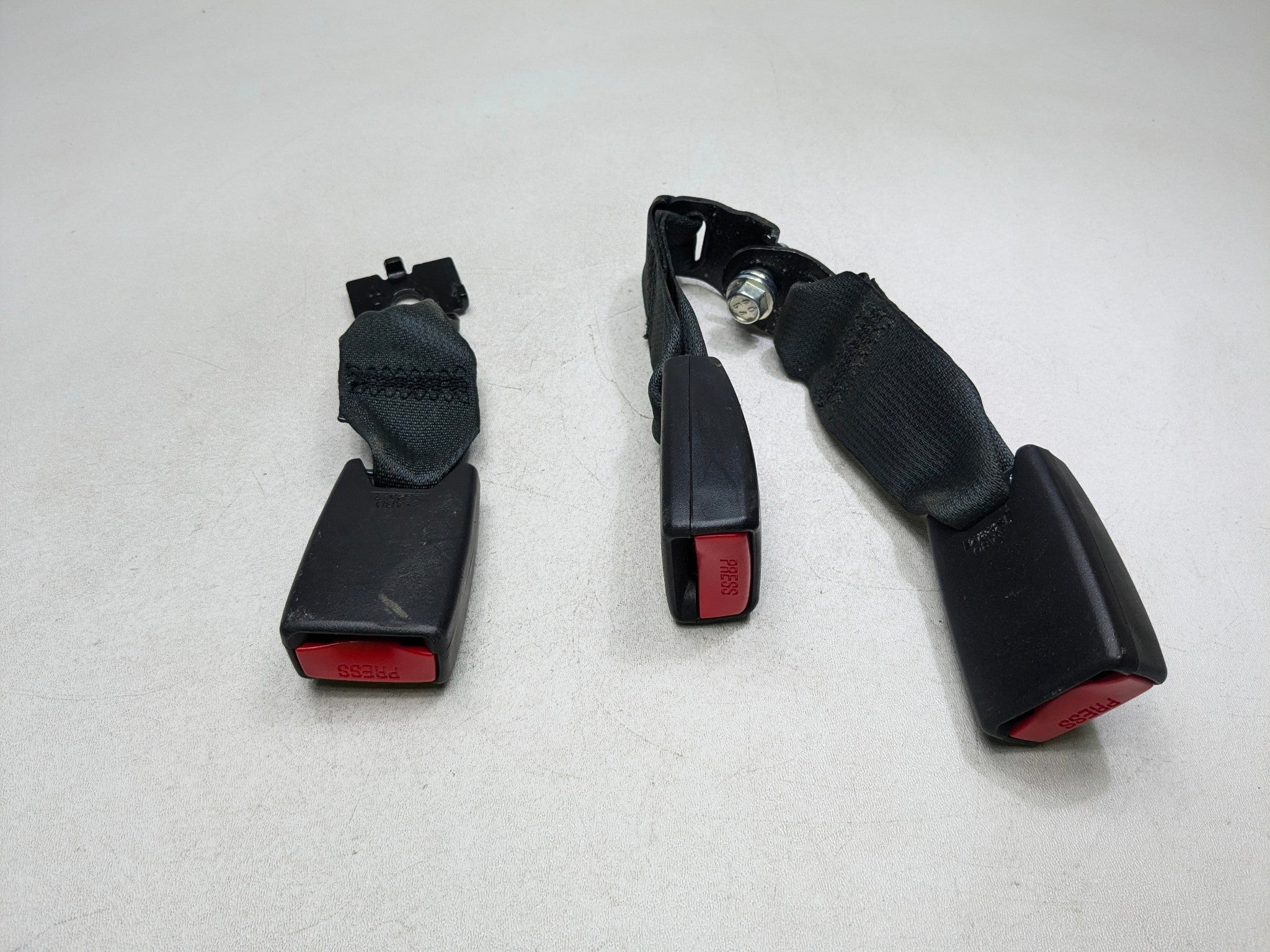 2012 - 2014 HYUNDAI AZERA OEM SEAT BELT BUCKLE SET REAR LEFT AND RIGHT SIDE