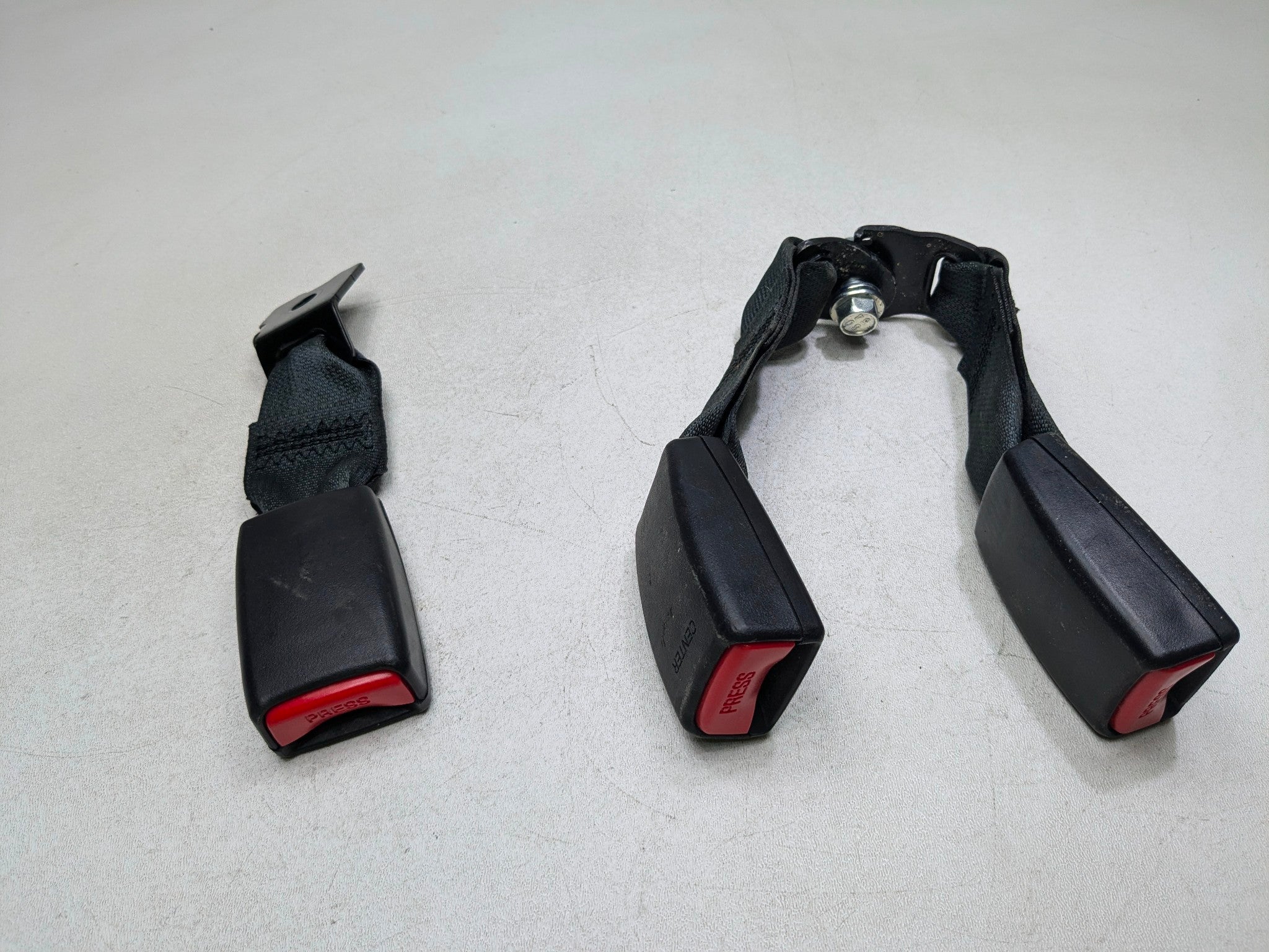 2012 - 2014 HYUNDAI AZERA OEM SEAT BELT BUCKLE SET REAR LEFT AND RIGHT SIDE