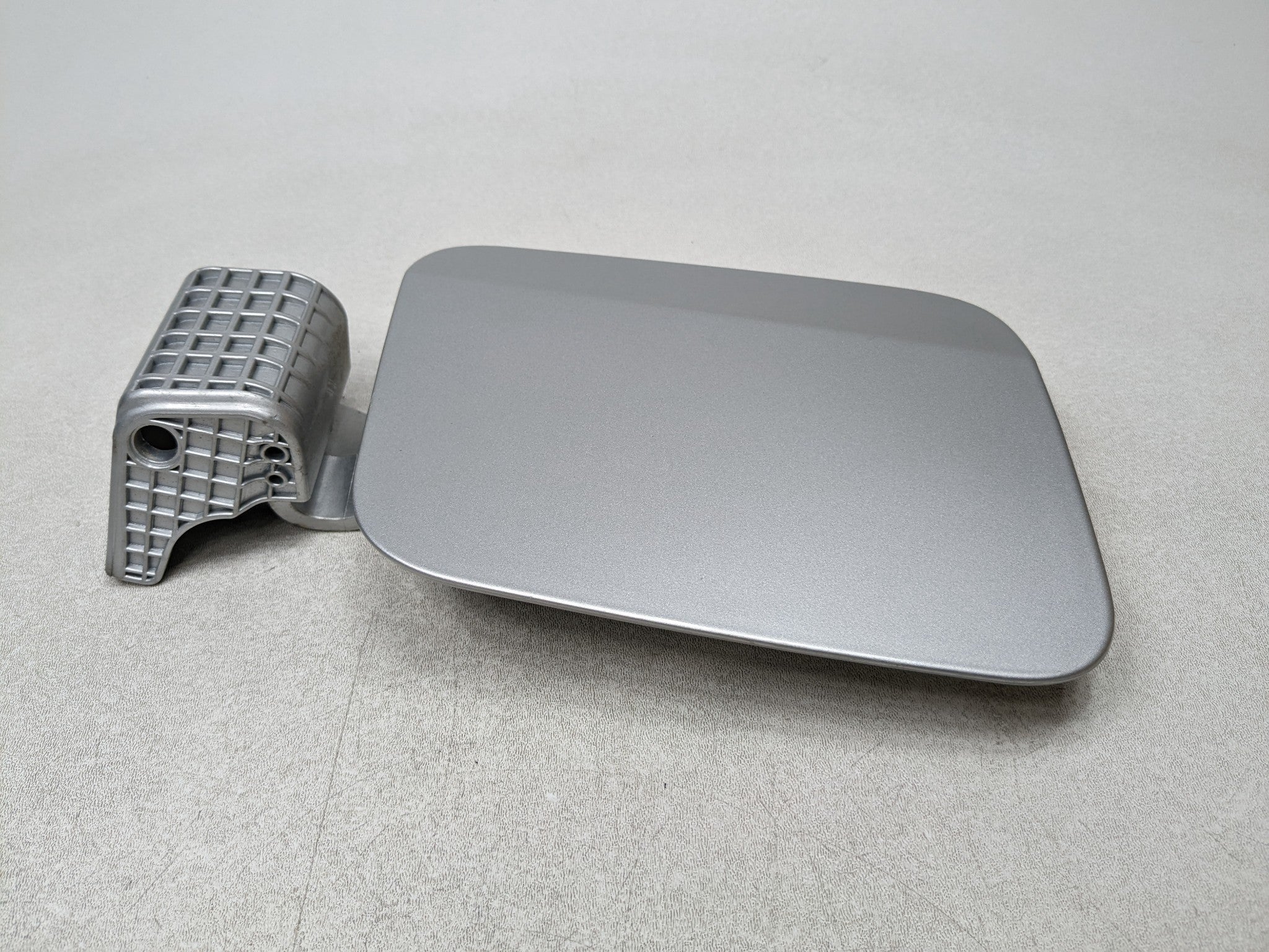 2012 - 2014 HYUNDAI AZERA OEM GAS FUEL TANK DOOR FILLER DOOR LID COVER