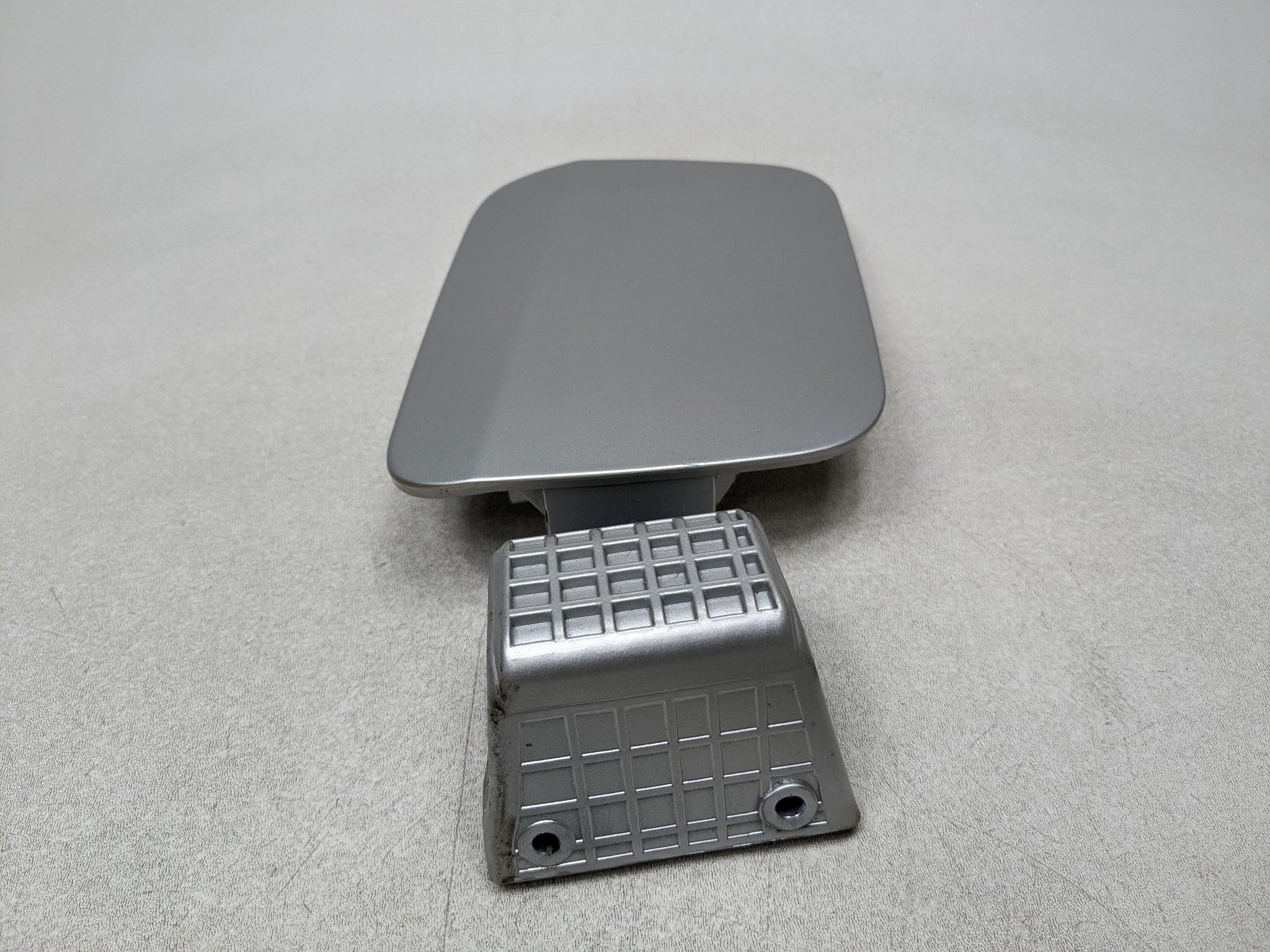 2012 - 2014 HYUNDAI AZERA OEM GAS FUEL TANK DOOR FILLER DOOR LID COVER