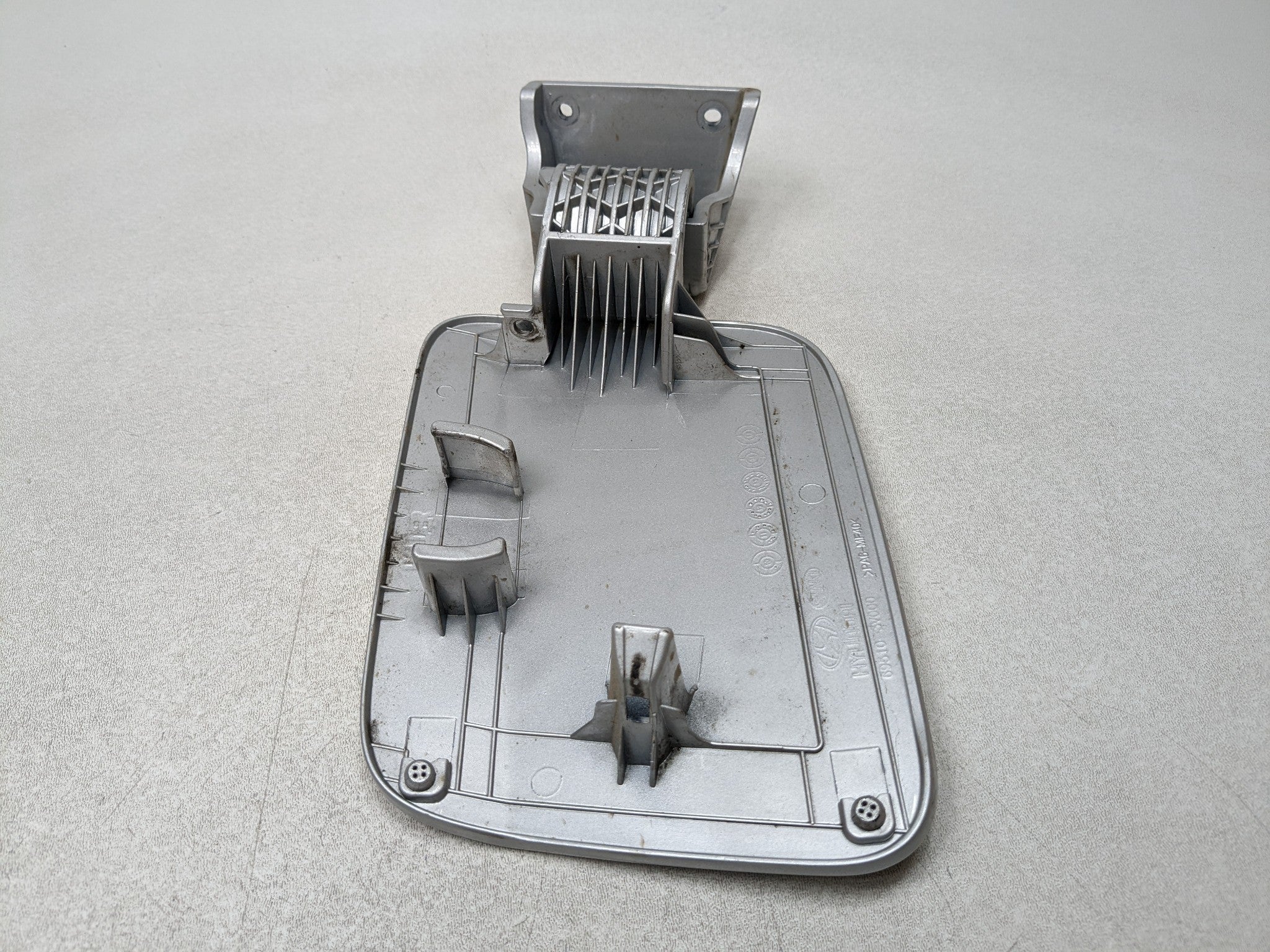 2012 - 2014 HYUNDAI AZERA OEM GAS FUEL TANK DOOR FILLER DOOR LID COVER