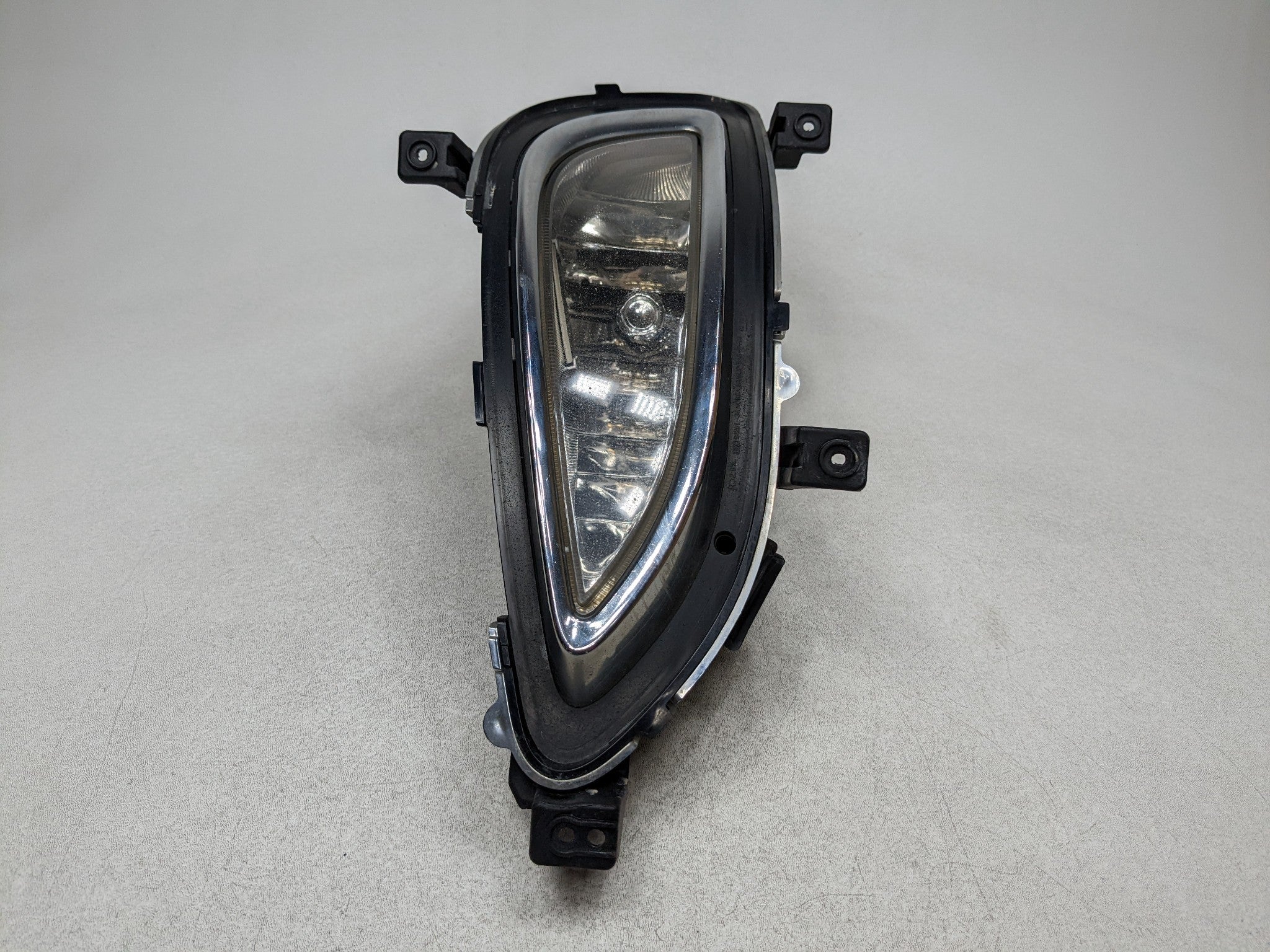 2012 - 2014 HYUNDAI AZERA OEM FOG LIGHT DRIVING LAMP FRONT LEFT DRIVER SIDE
