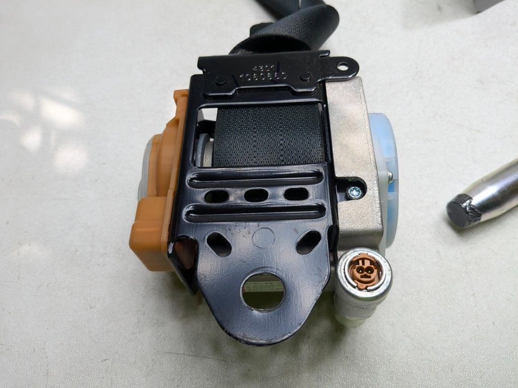 2012 - 2014 HYUNDAI AZERA OEM SEAT BELT RETRACTOR FRONT RIGHT PASSENGER SIDE