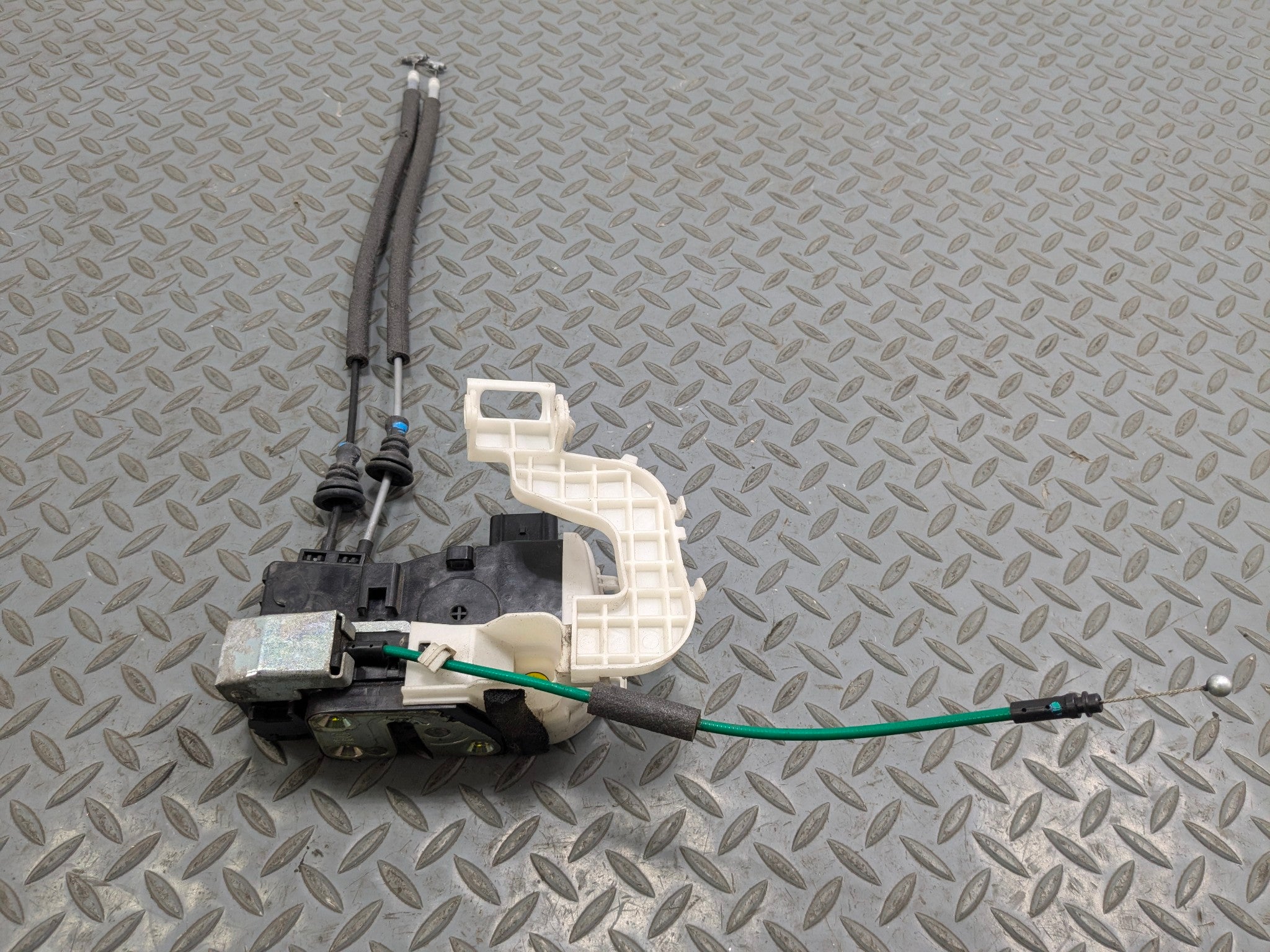 2012 - 2014 HYUNDAI AZERA OEM DOOR LATCH LOCK ACTUATOR FRONT LEFT DRIVER SIDE