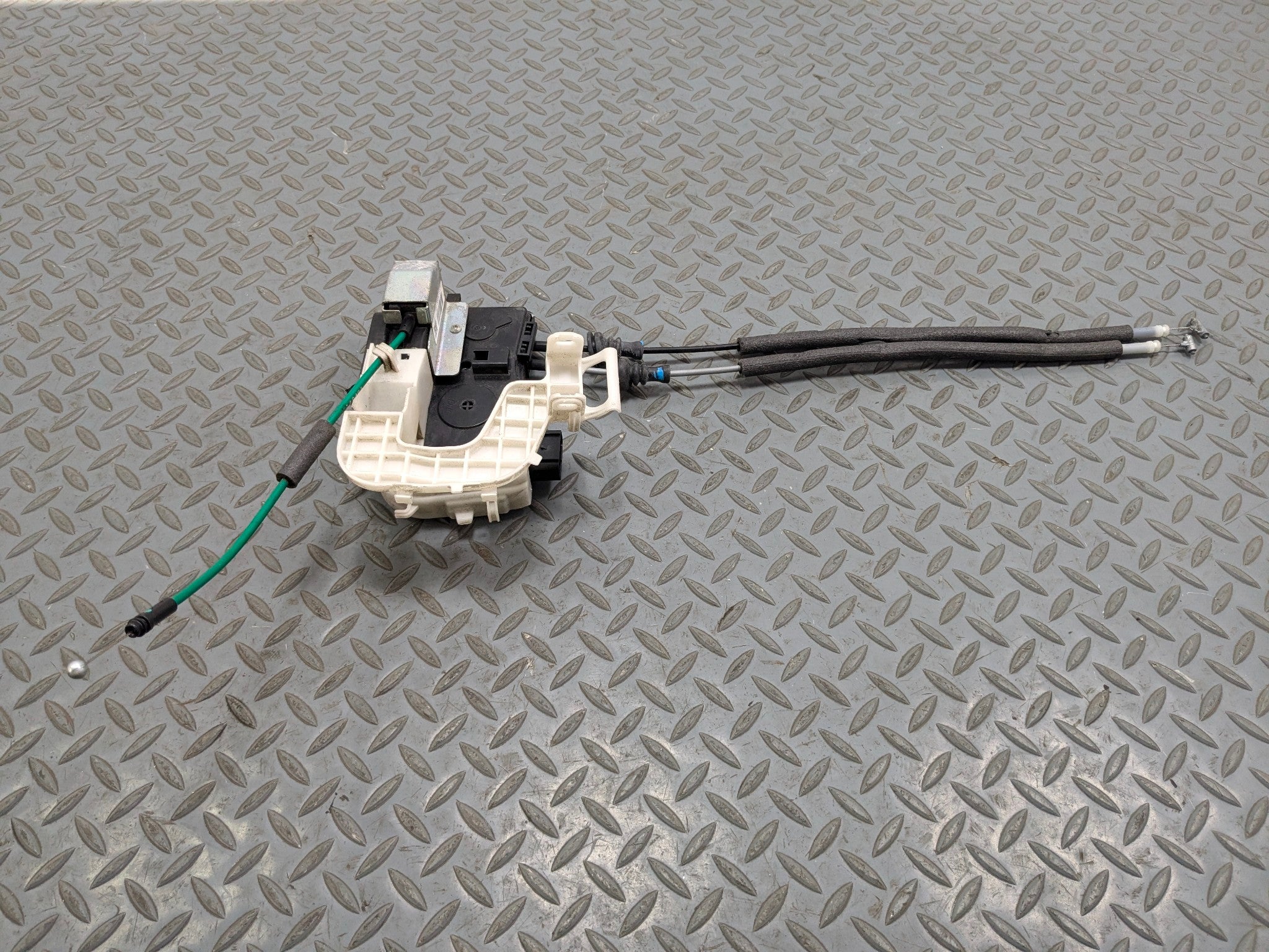 2012 - 2014 HYUNDAI AZERA OEM DOOR LATCH LOCK ACTUATOR FRONT LEFT DRIVER SIDE