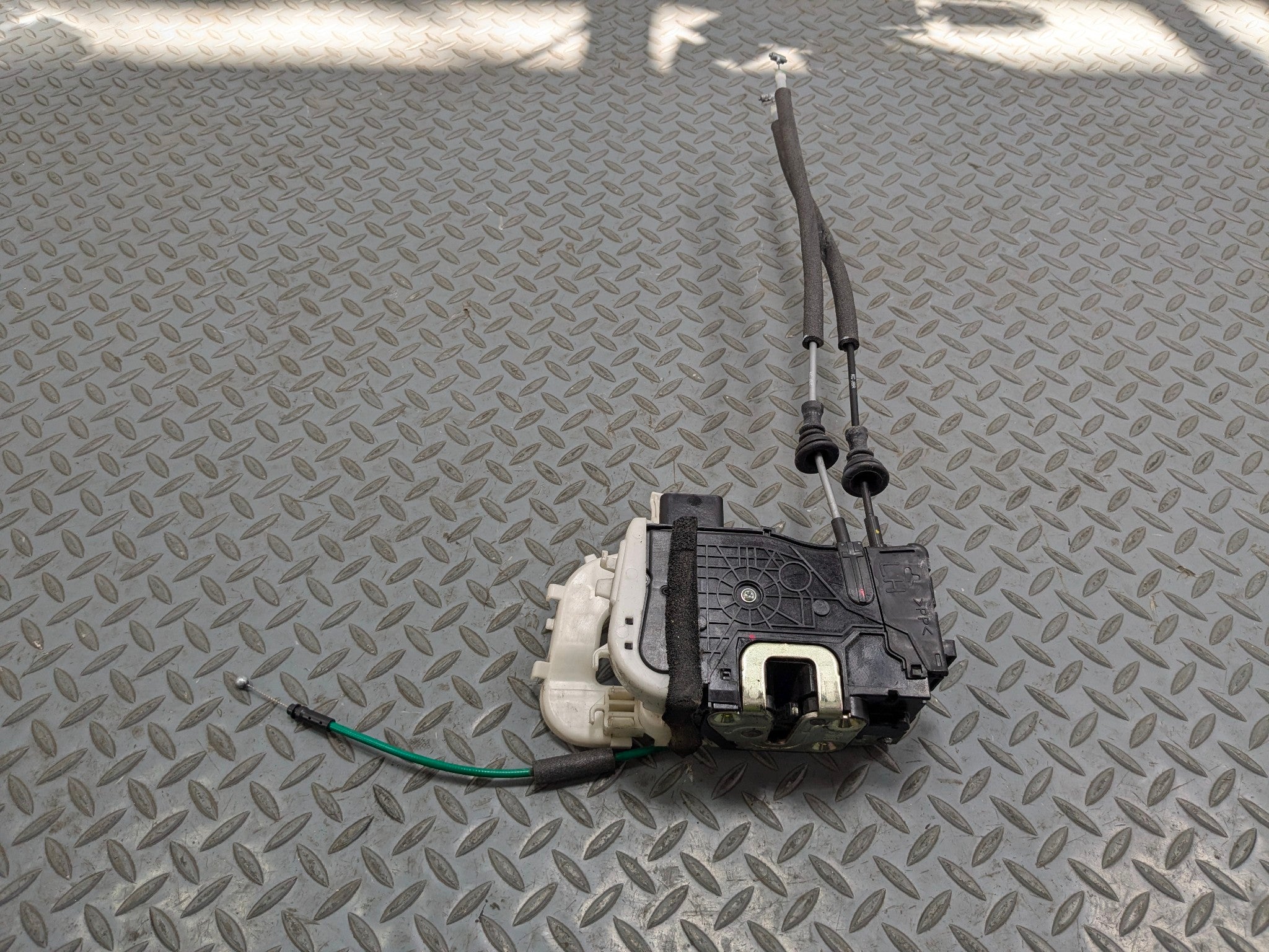 2012 - 2014 HYUNDAI AZERA OEM DOOR LATCH LOCK ACTUATOR FRONT LEFT DRIVER SIDE