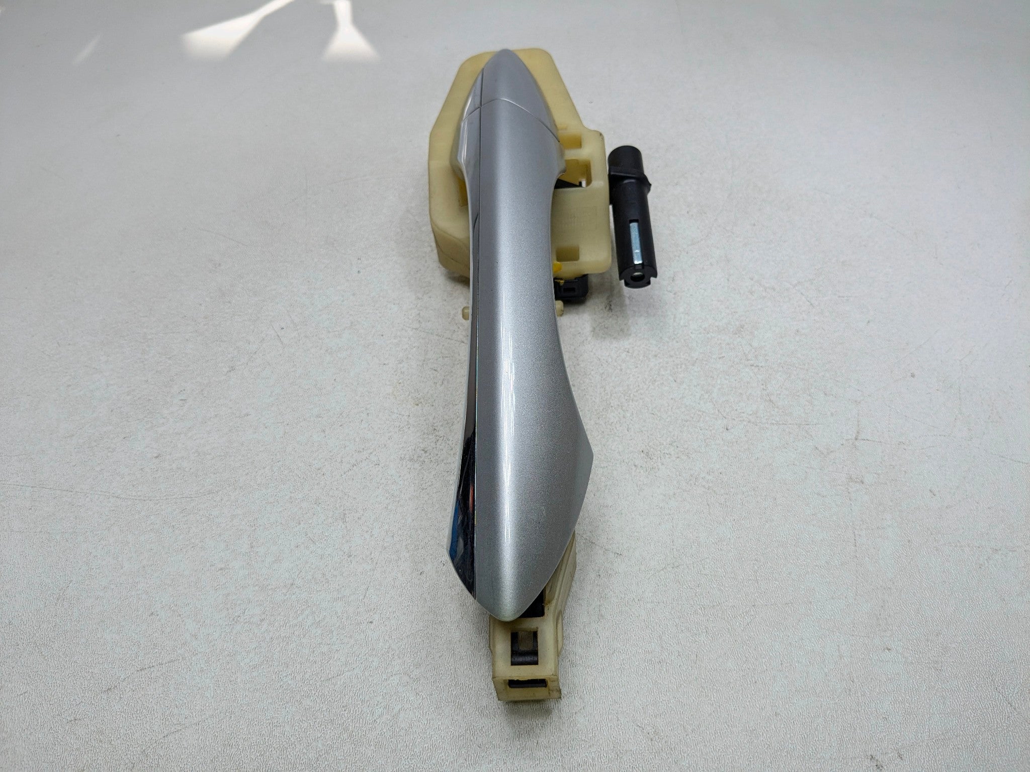 2012 - 2014 HYUNDAI AZERA OEM EXTERIOR DOOR HANDLE REAR LEFT DRIVER SIDE