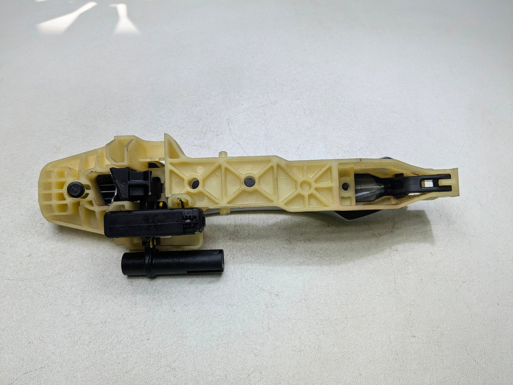 2012 - 2014 HYUNDAI AZERA OEM EXTERIOR DOOR HANDLE REAR LEFT DRIVER SIDE
