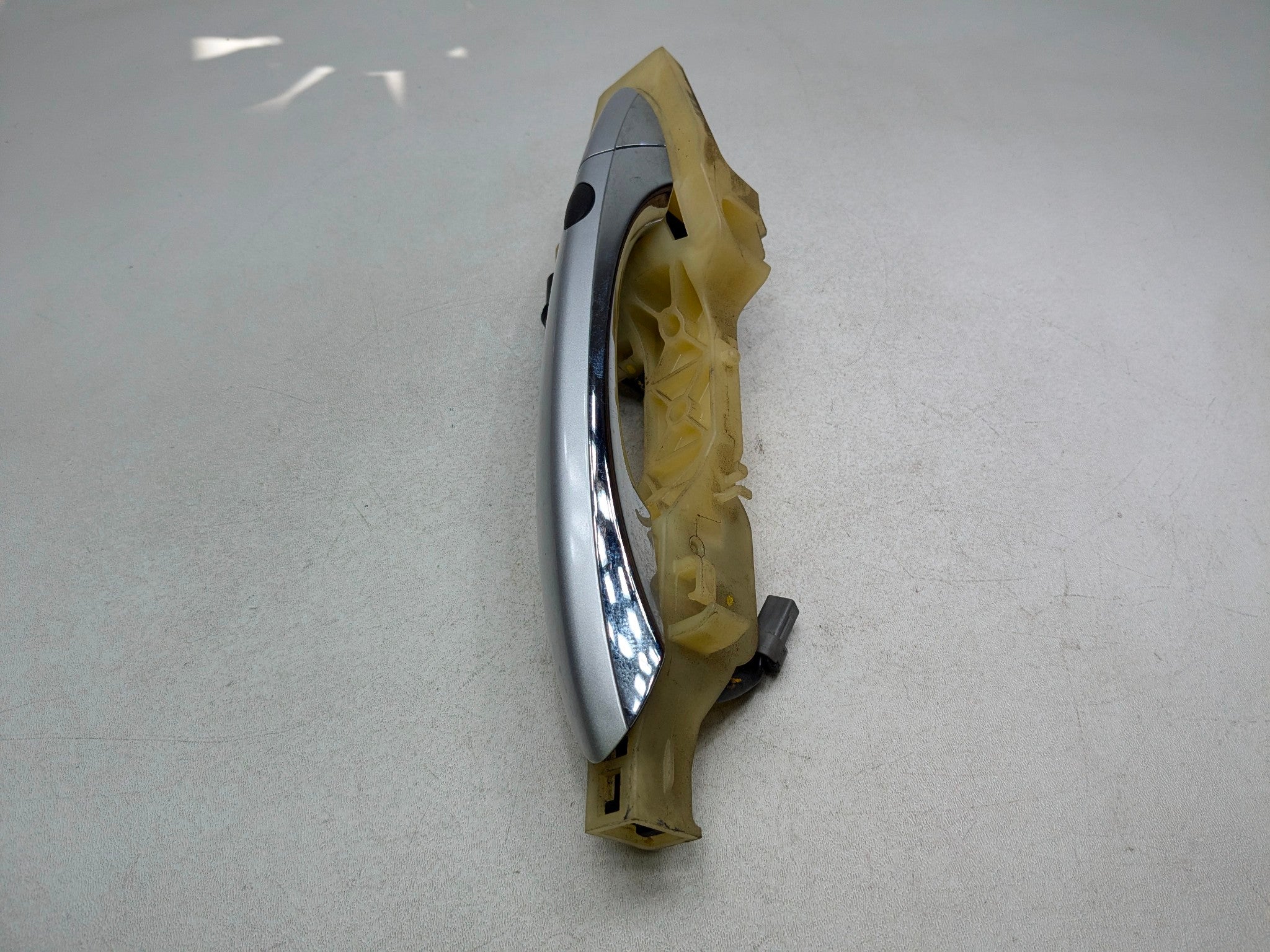 2012 - 2014 HYUNDAI AZERA OEM EXTERIOR DOOR HANDLE FRONT RIGHT PASSENGER SIDE
