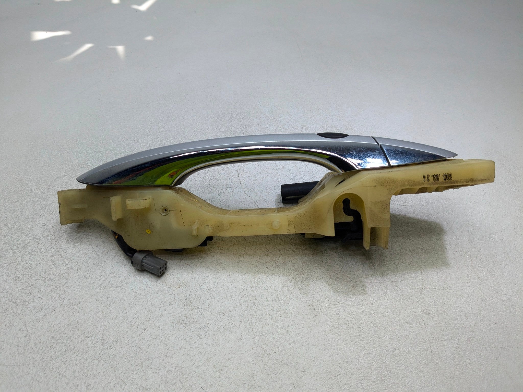 2012 - 2014 HYUNDAI AZERA OEM EXTERIOR DOOR HANDLE FRONT RIGHT PASSENGER SIDE