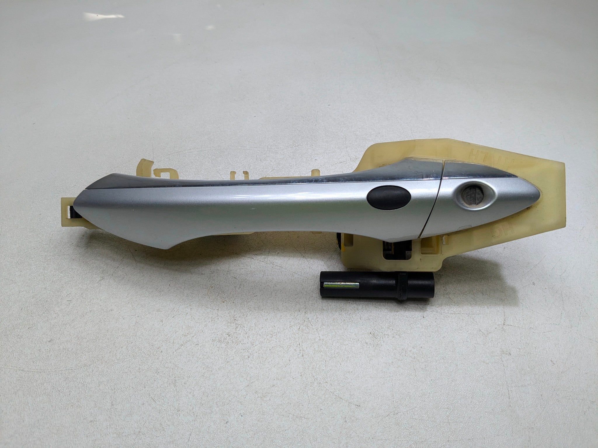2012 - 2014 HYUNDAI AZERA OEM EXTERIOR DOOR HANDLE FRONT LEFT DRIVER SIDE