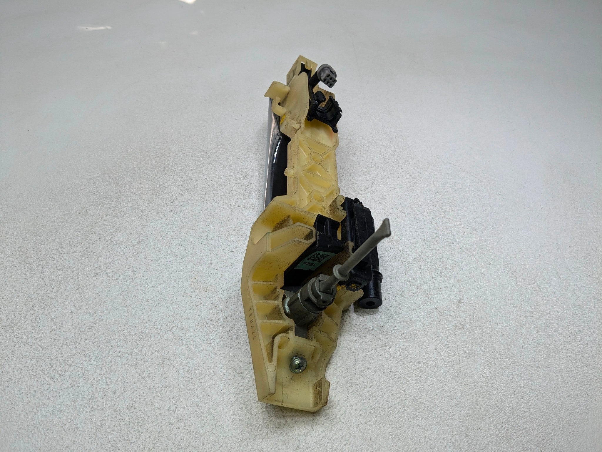 2012 - 2014 HYUNDAI AZERA OEM EXTERIOR DOOR HANDLE FRONT LEFT DRIVER SIDE